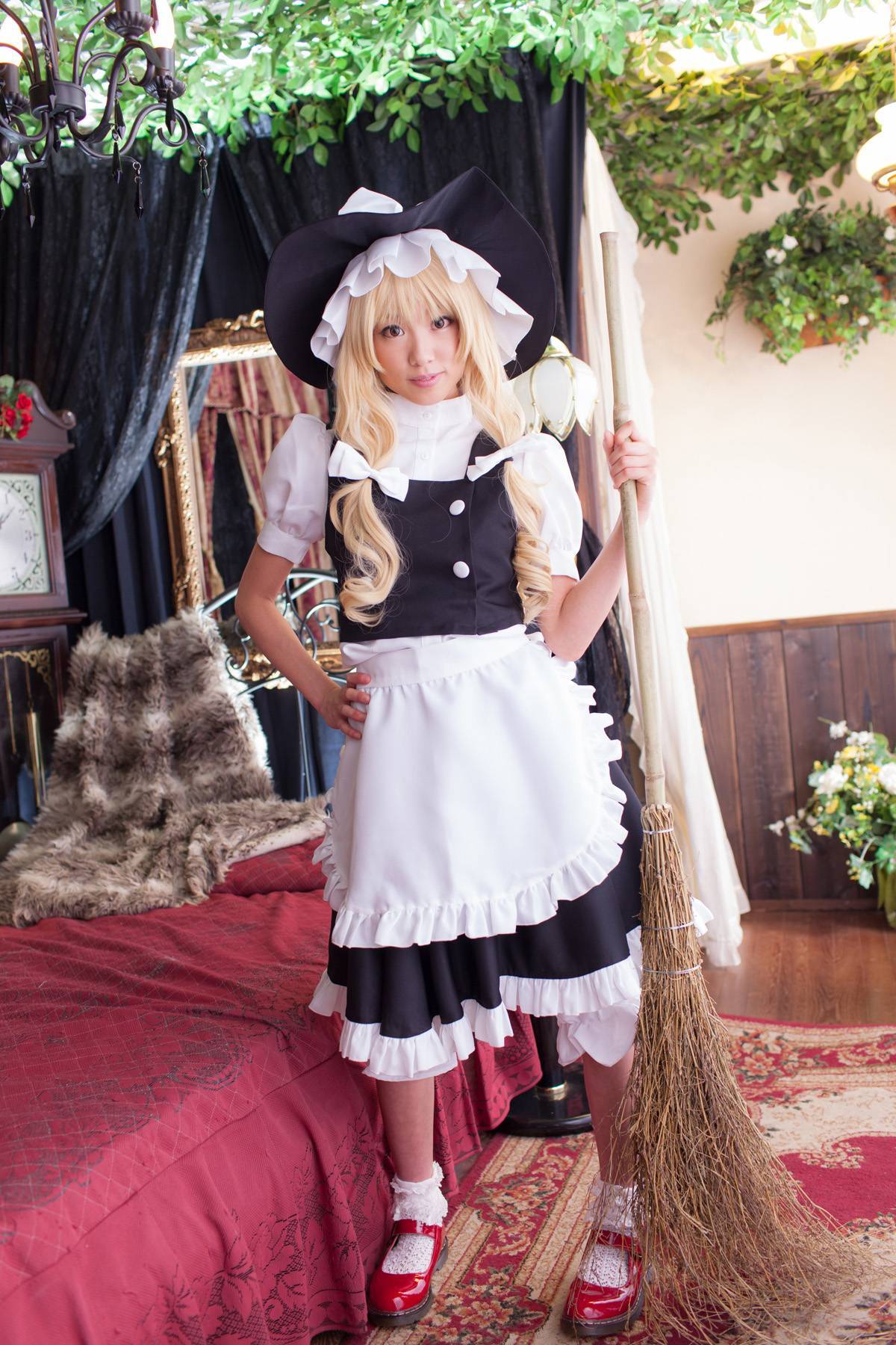 [Cosplay]  Beautiful Marisa Kirisame from Touhou Project