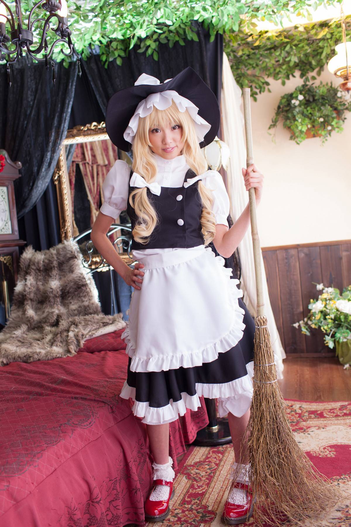 [Cosplay]  Beautiful Marisa Kirisame from Touhou Project