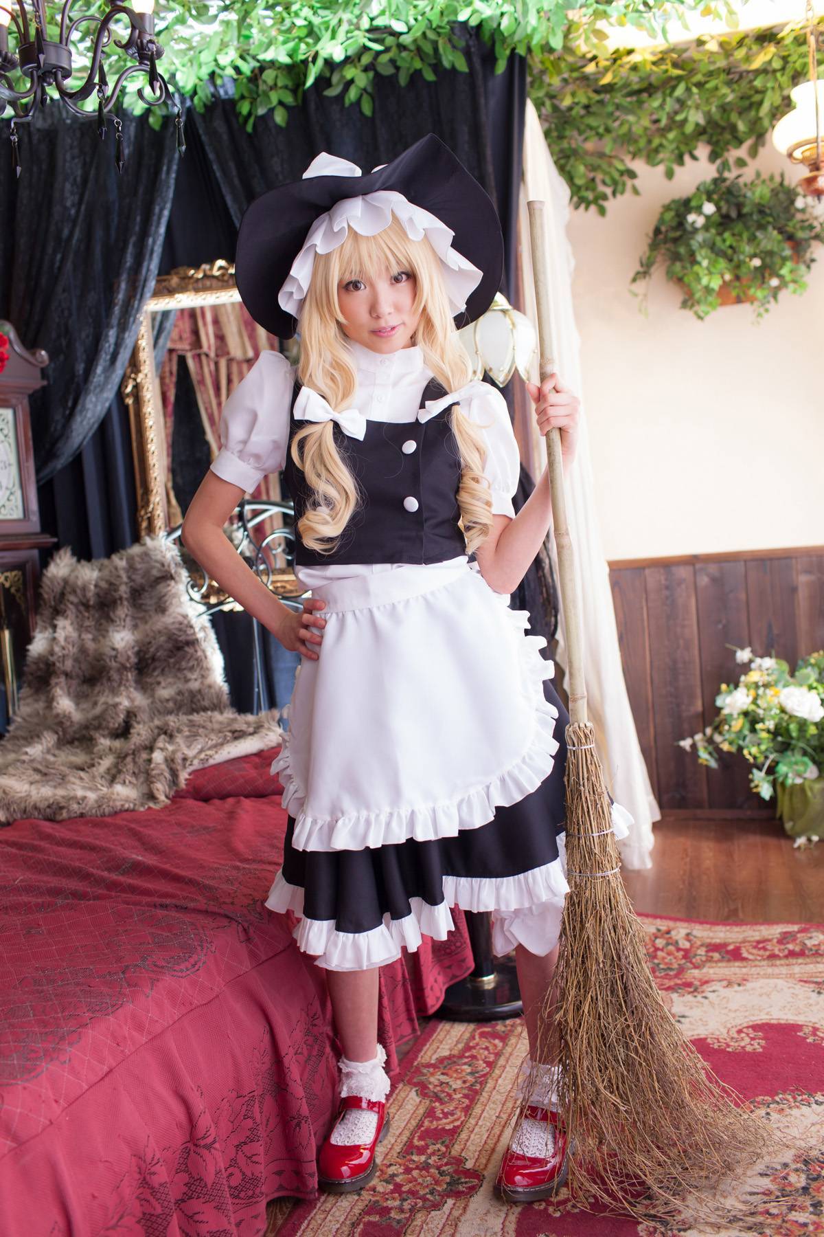 [Cosplay]  Beautiful Marisa Kirisame from Touhou Project