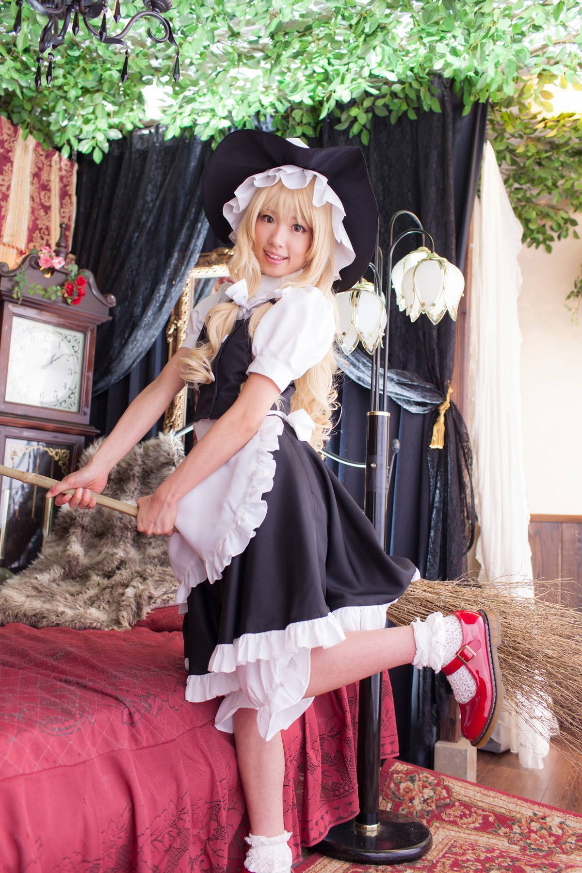 [Cosplay]  Beautiful Marisa Kirisame from Touhou Project