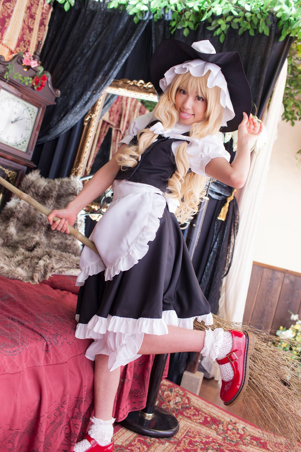 [Cosplay]  Beautiful Marisa Kirisame from Touhou Project