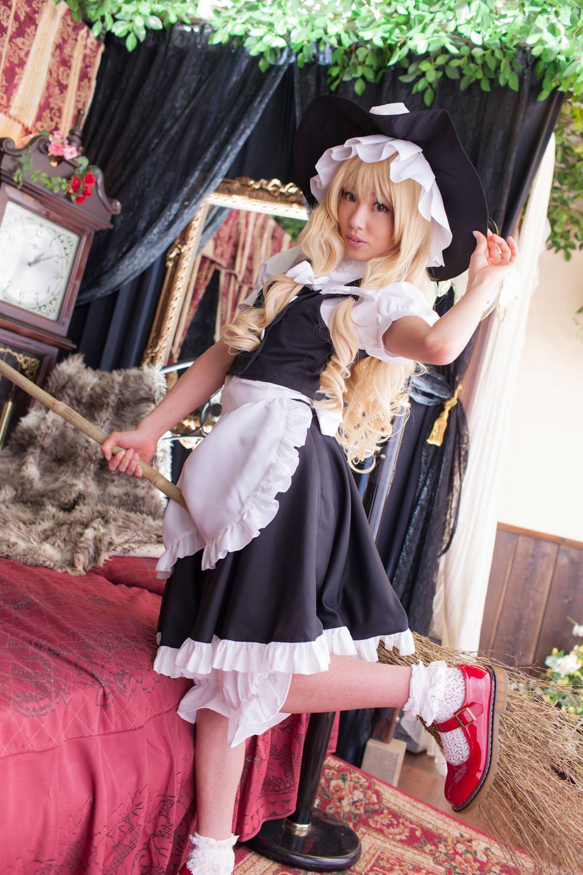 [Cosplay]  Beautiful Marisa Kirisame from Touhou Project