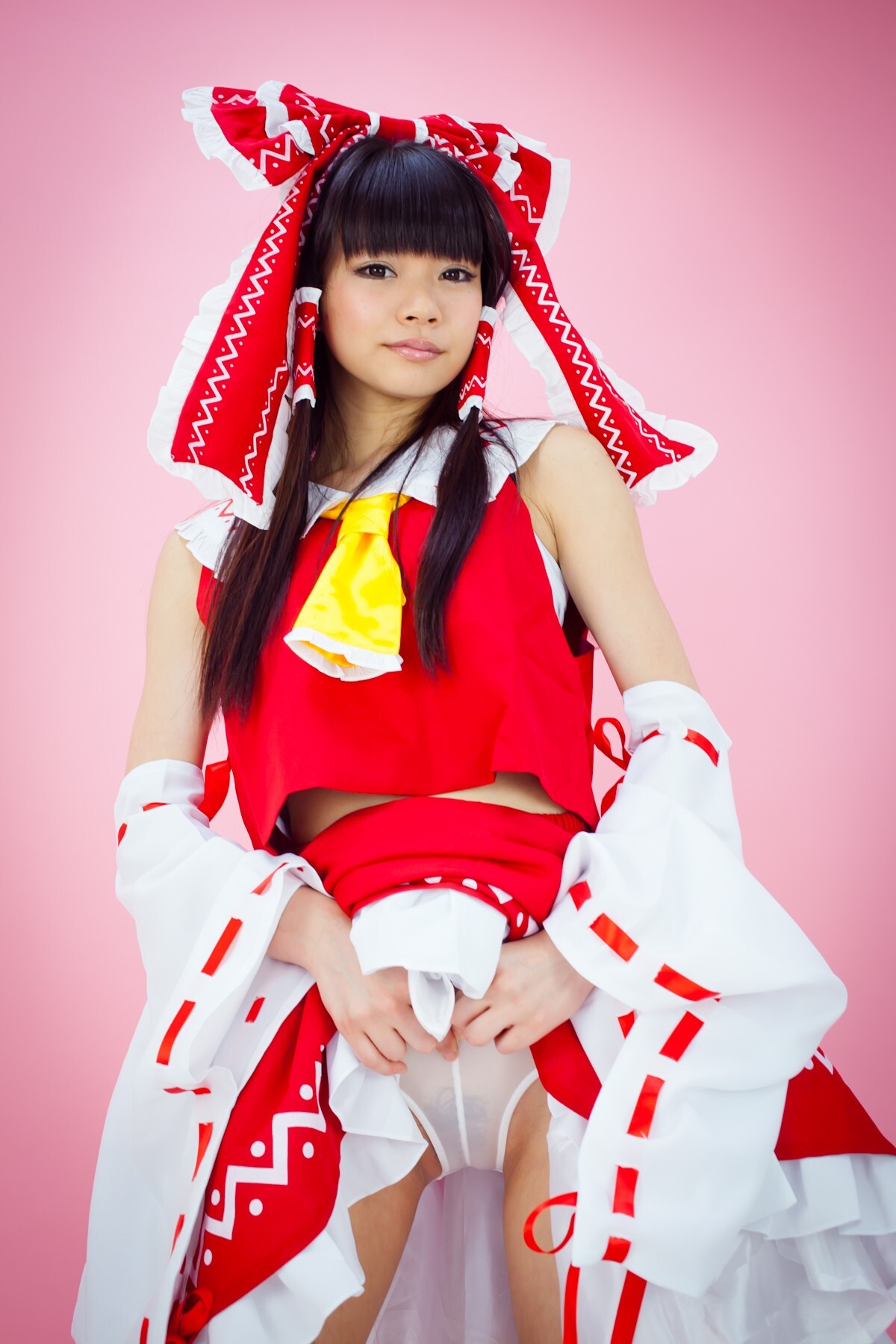 [Cosplay] Touhou Project - Reimu Hakurei with naughty face and great ass and tits