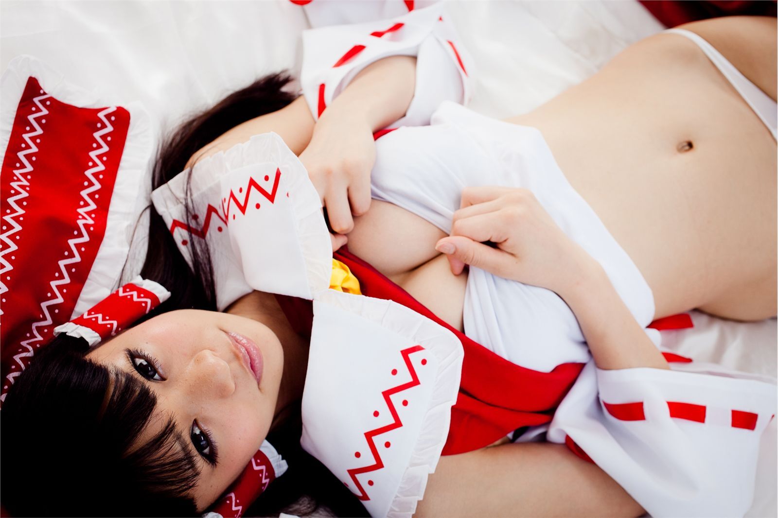 [Cosplay] Touhou Project - Reimu Hakurei with naughty face and great ass and tits