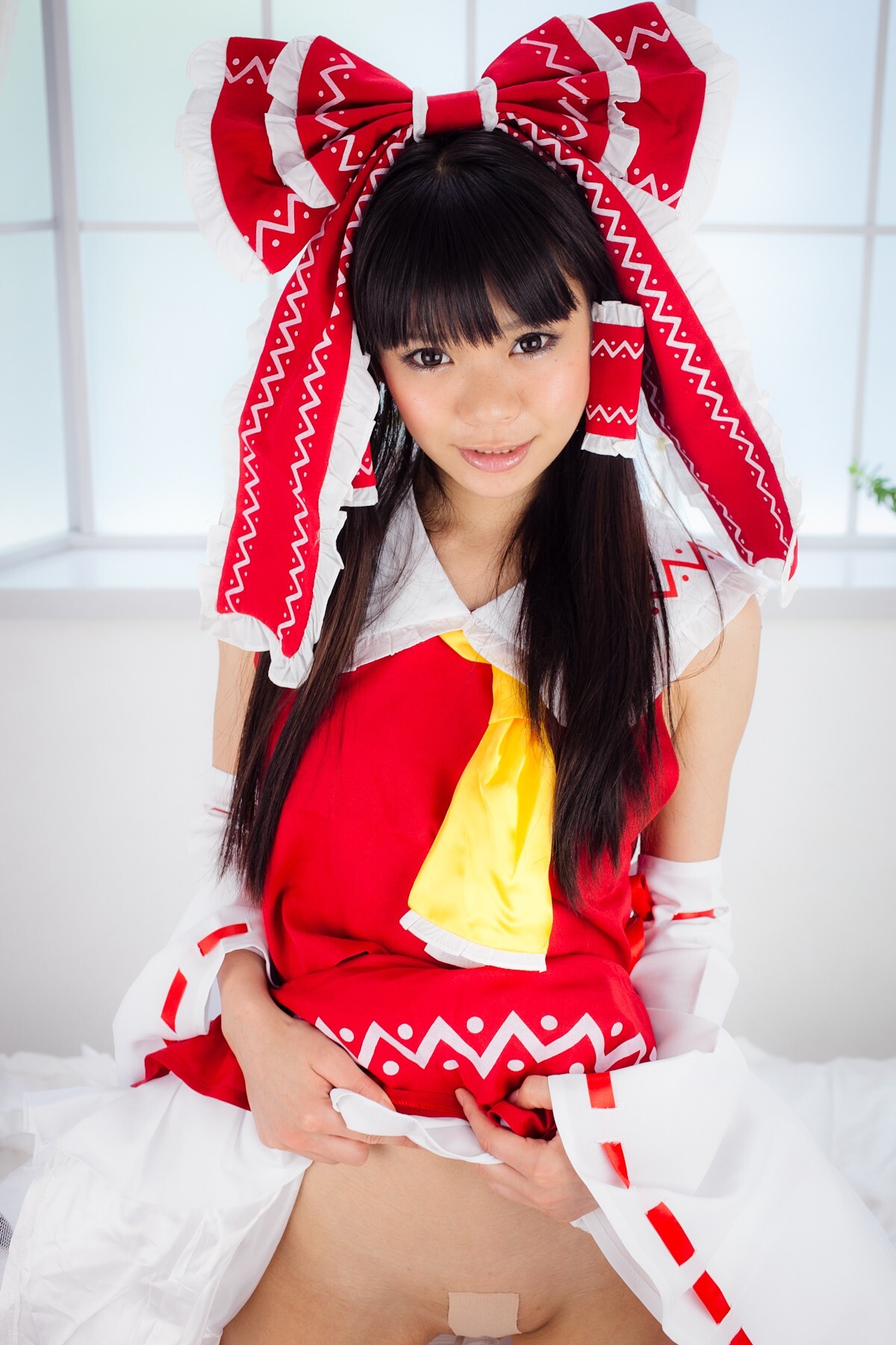 [Cosplay] Touhou Project - Reimu Hakurei with naughty face and great ass and tits