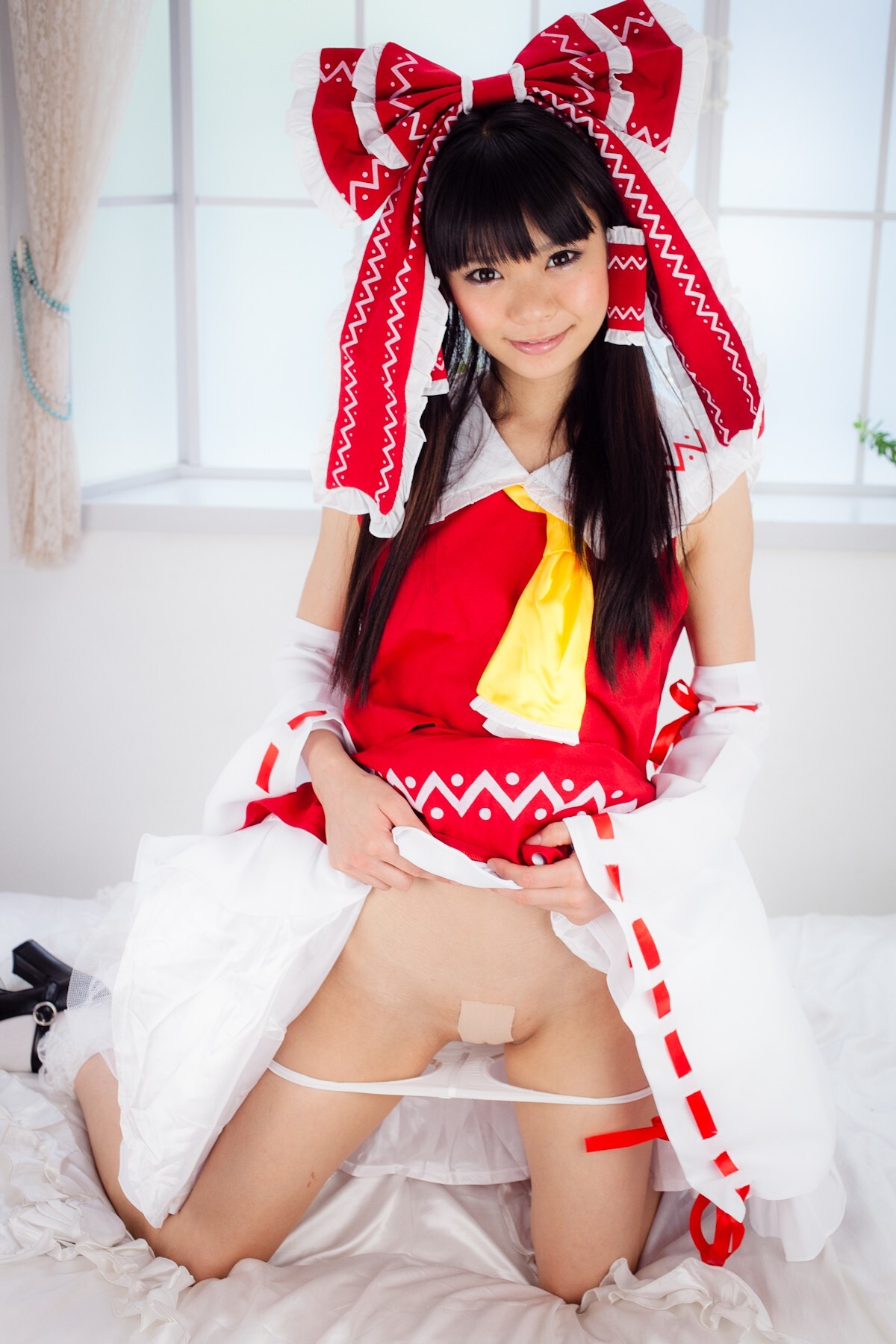 [Cosplay] Touhou Project - Reimu Hakurei with naughty face and great ass and tits