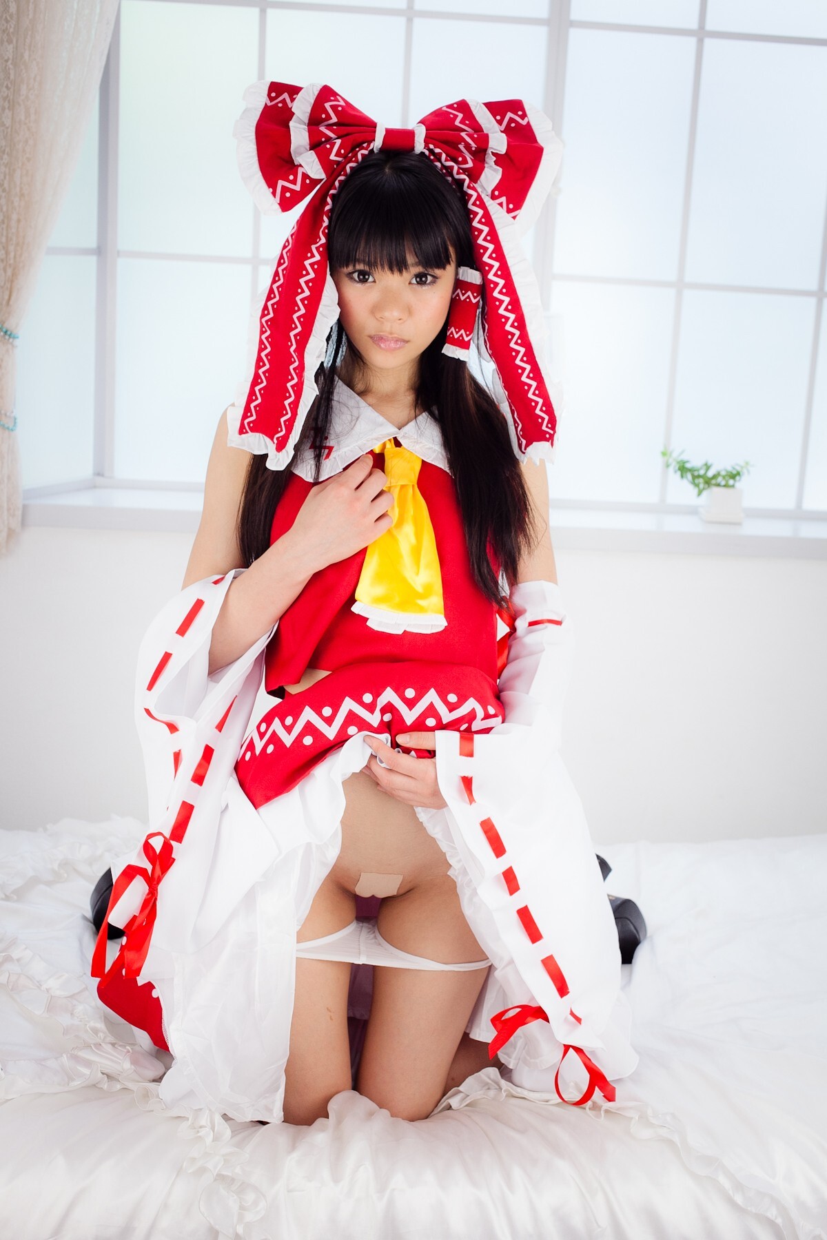 [Cosplay] Touhou Project - Reimu Hakurei with naughty face and great ass and tits