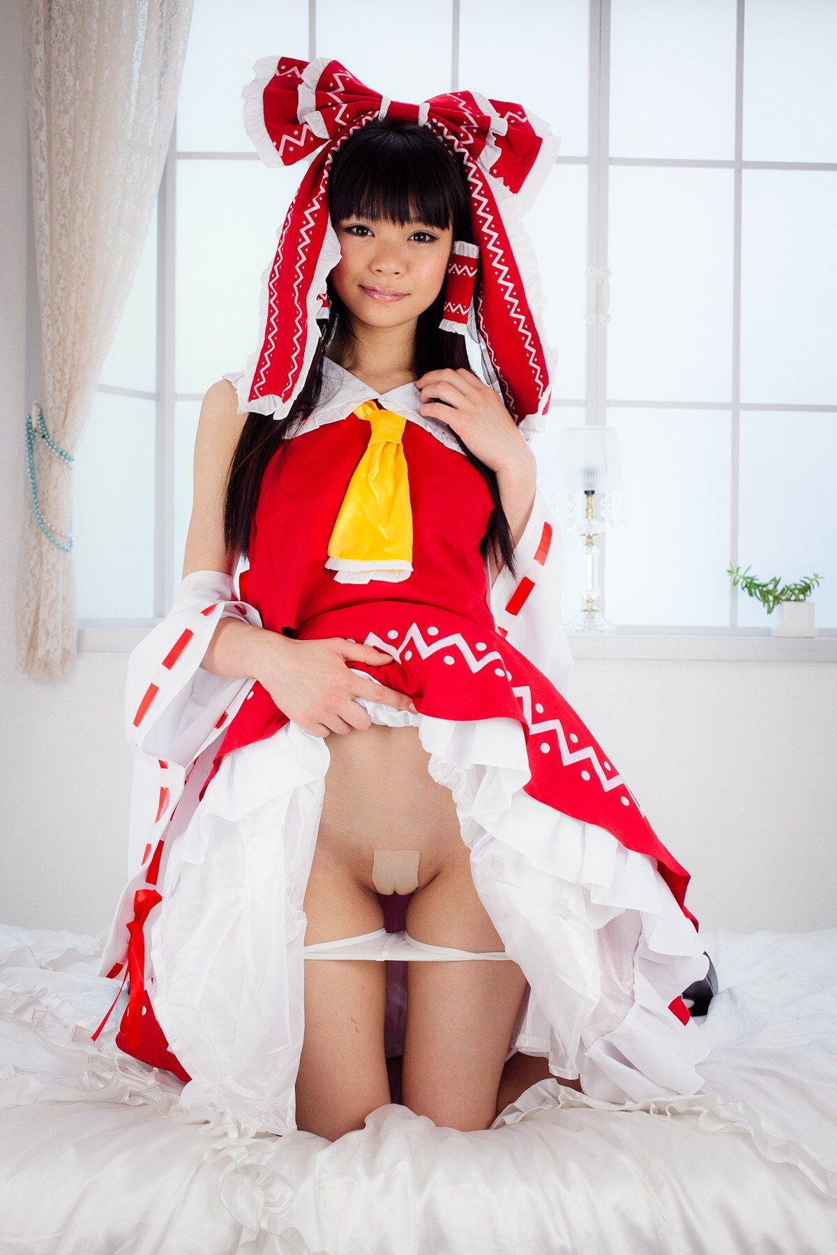 [Cosplay] Touhou Project - Reimu Hakurei with naughty face and great ass and tits