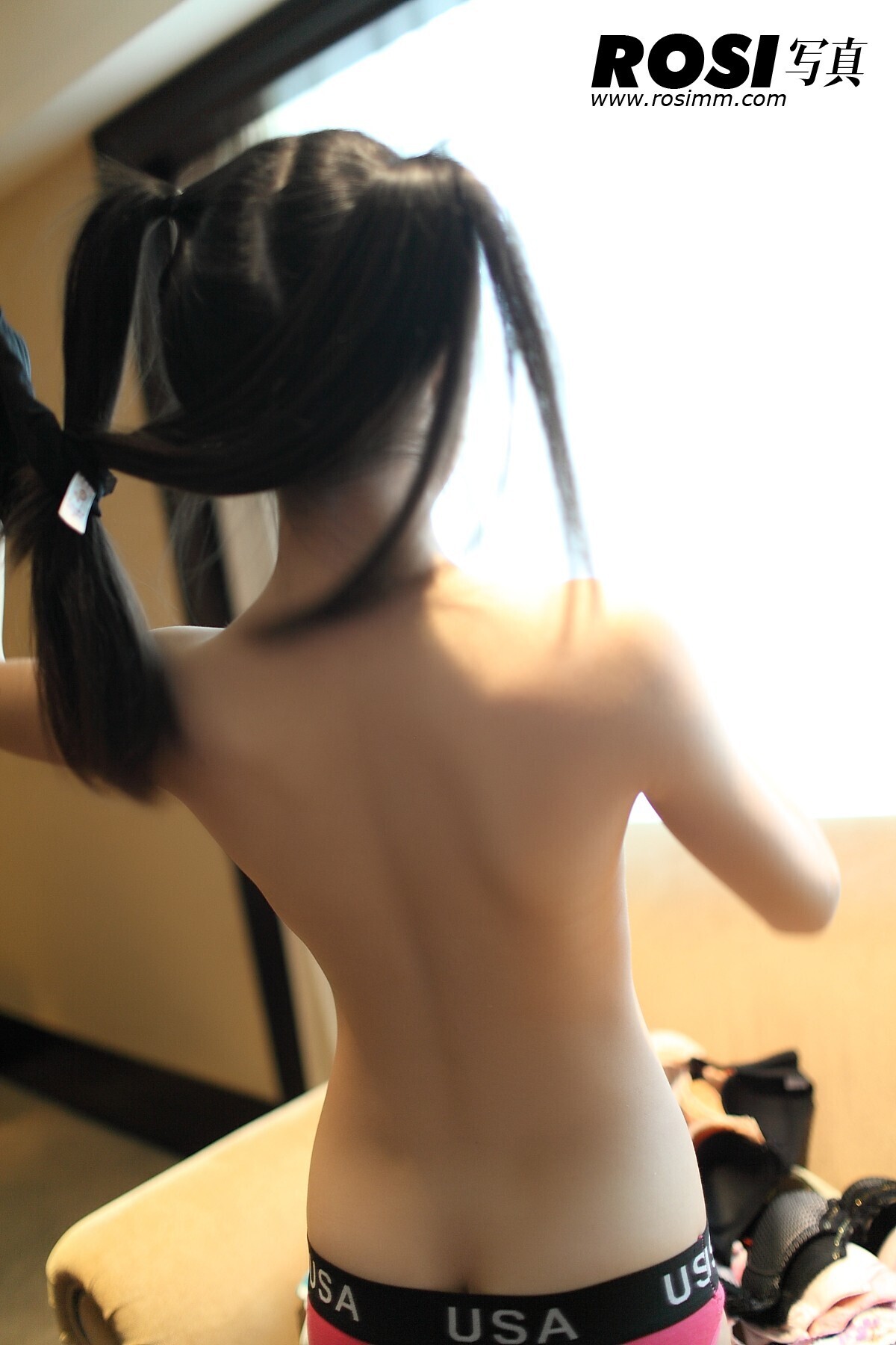 [ROSI] 20121111光棍特別篇 成都美女丝袜写真