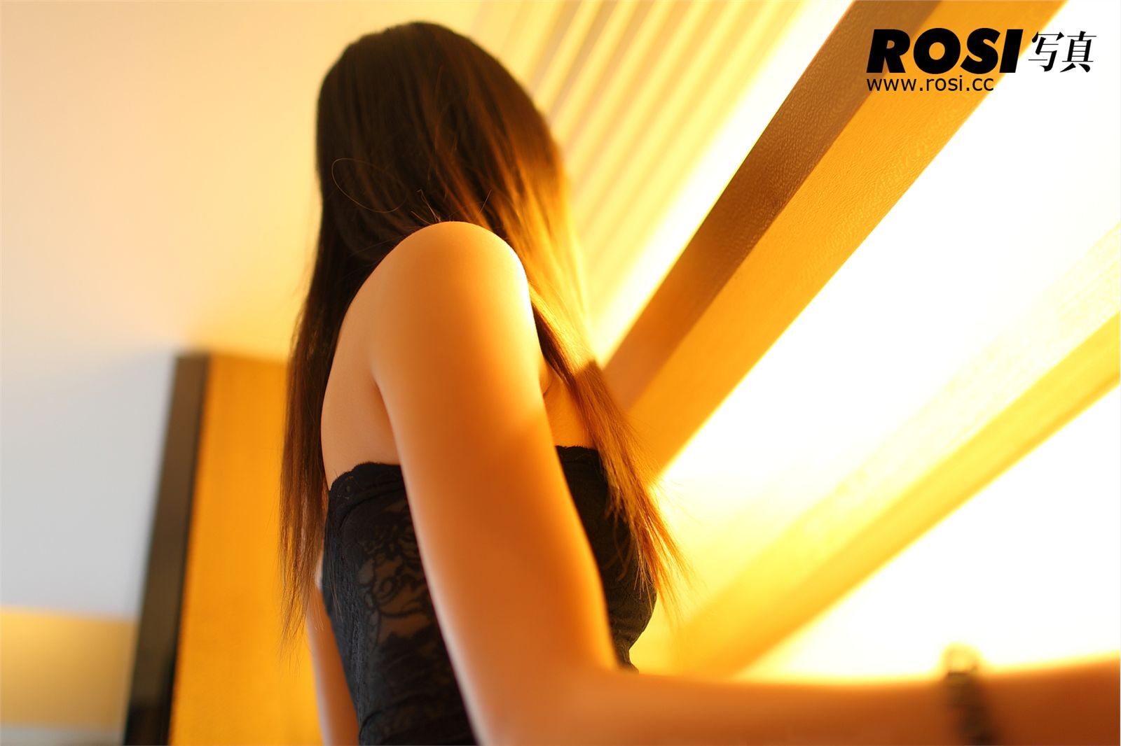 NO.095-ROSI.CC 高清美女超级诱惑丝袜美女写真套图