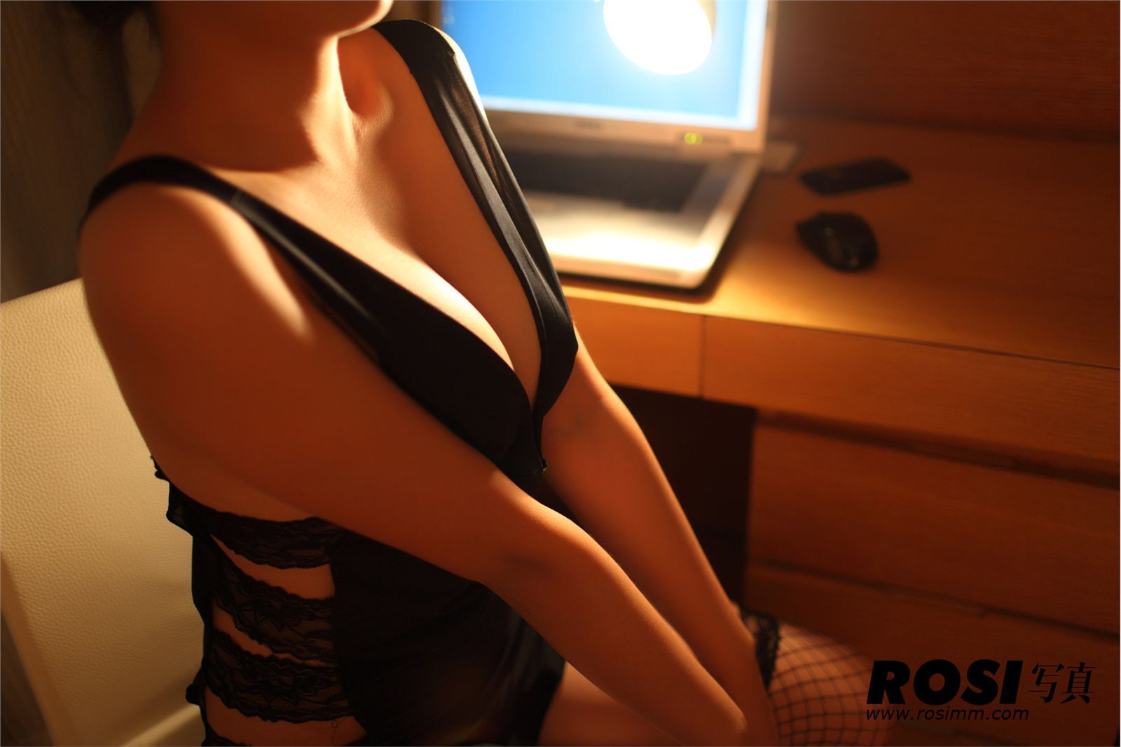 经典丝袜美女写真 [ROSI] 20111023 No.135匿名寫真