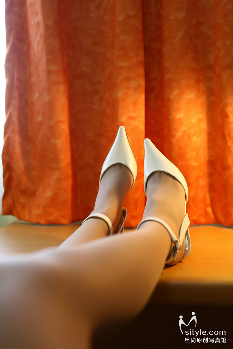 [sityle original photo] 20130315 no.090 white high heel meat colored silk stockings