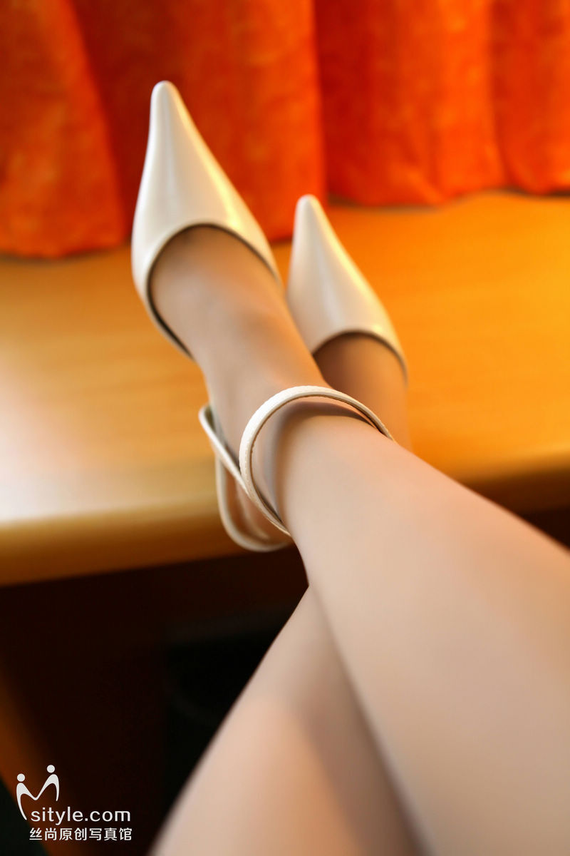 [sityle original photo] 20130315 no.090 white high heel meat colored silk stockings