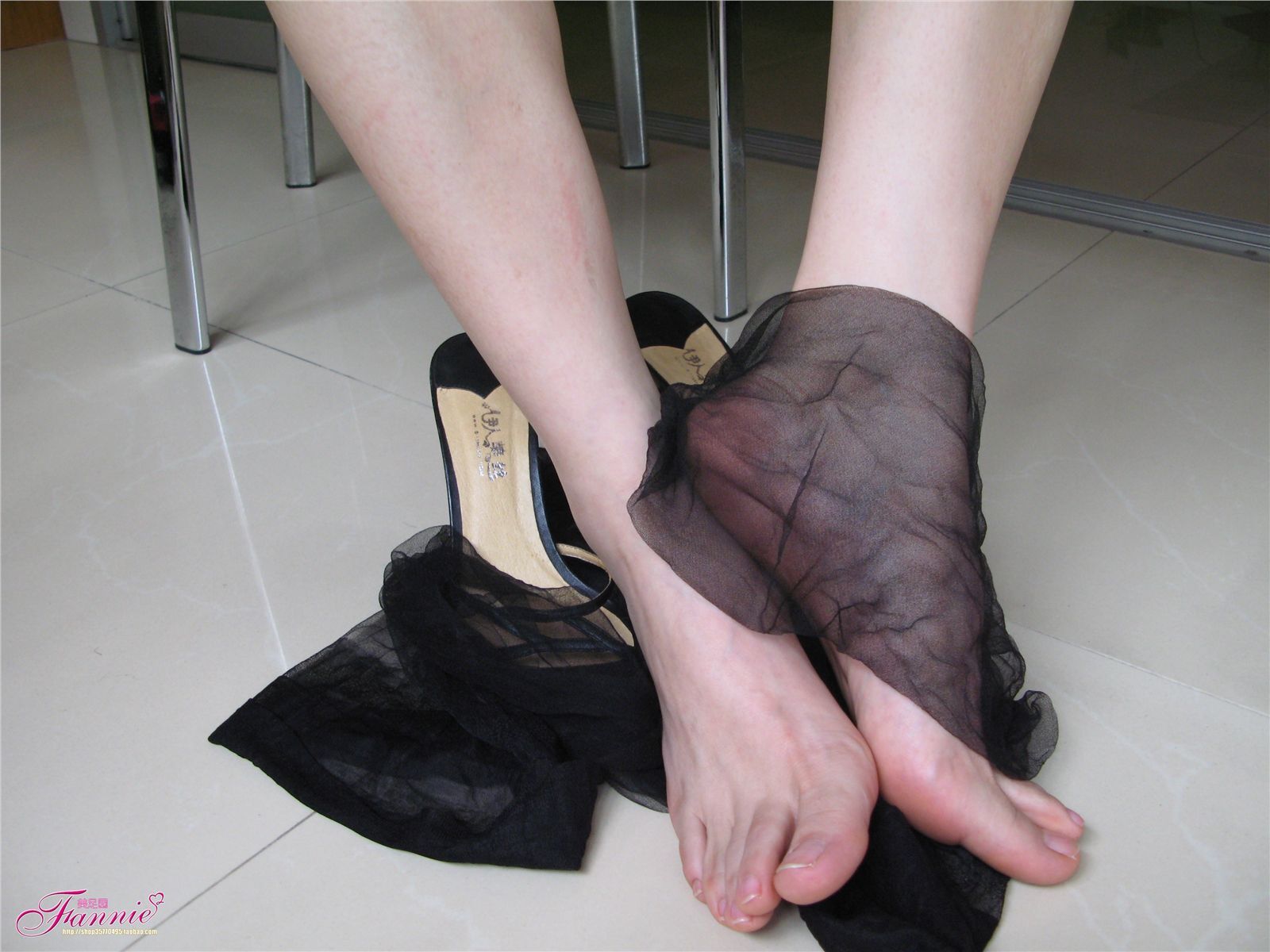 A wisp of love between the toes (long black silk)