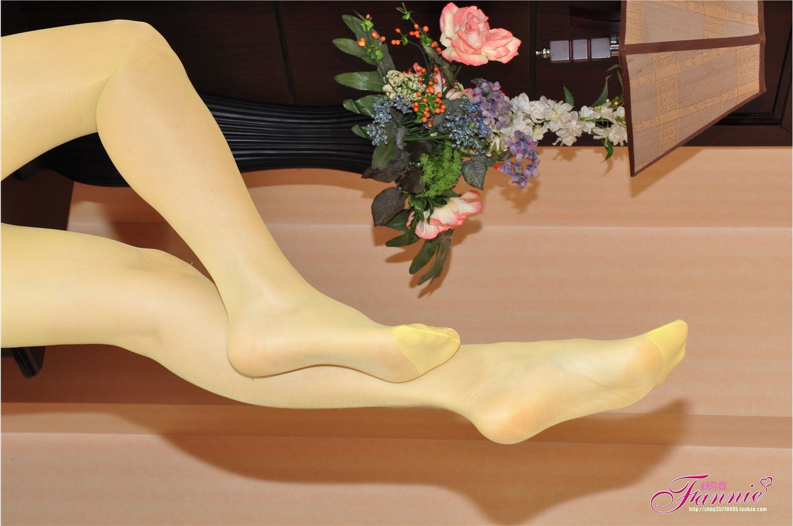 Dream rhyme silk feeling. Colorful (goose yellow) Fanny HD silk feet