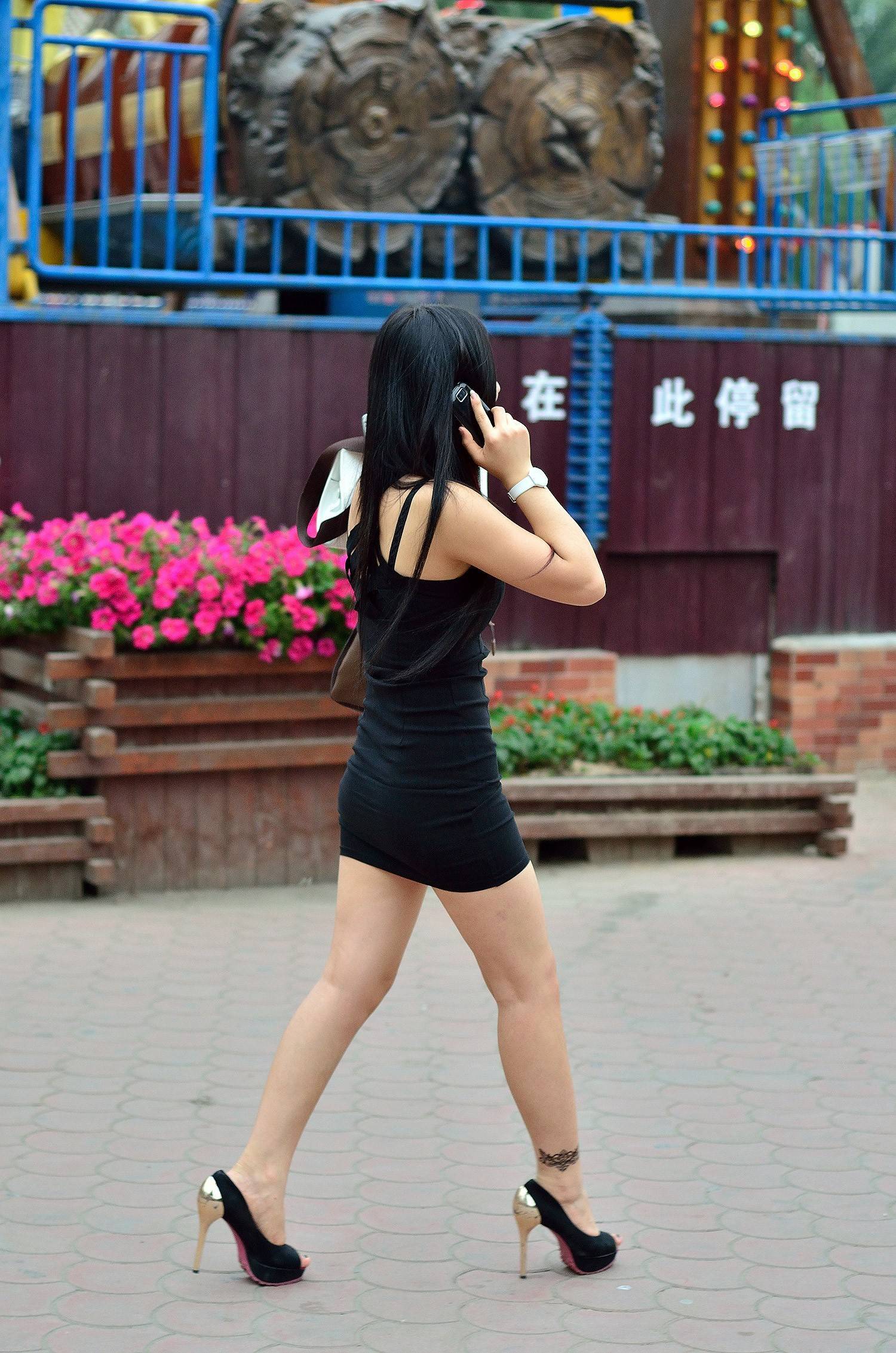 [outdoor Street Photo] 2013.09.11 super black short skirt with buttocks and high heels