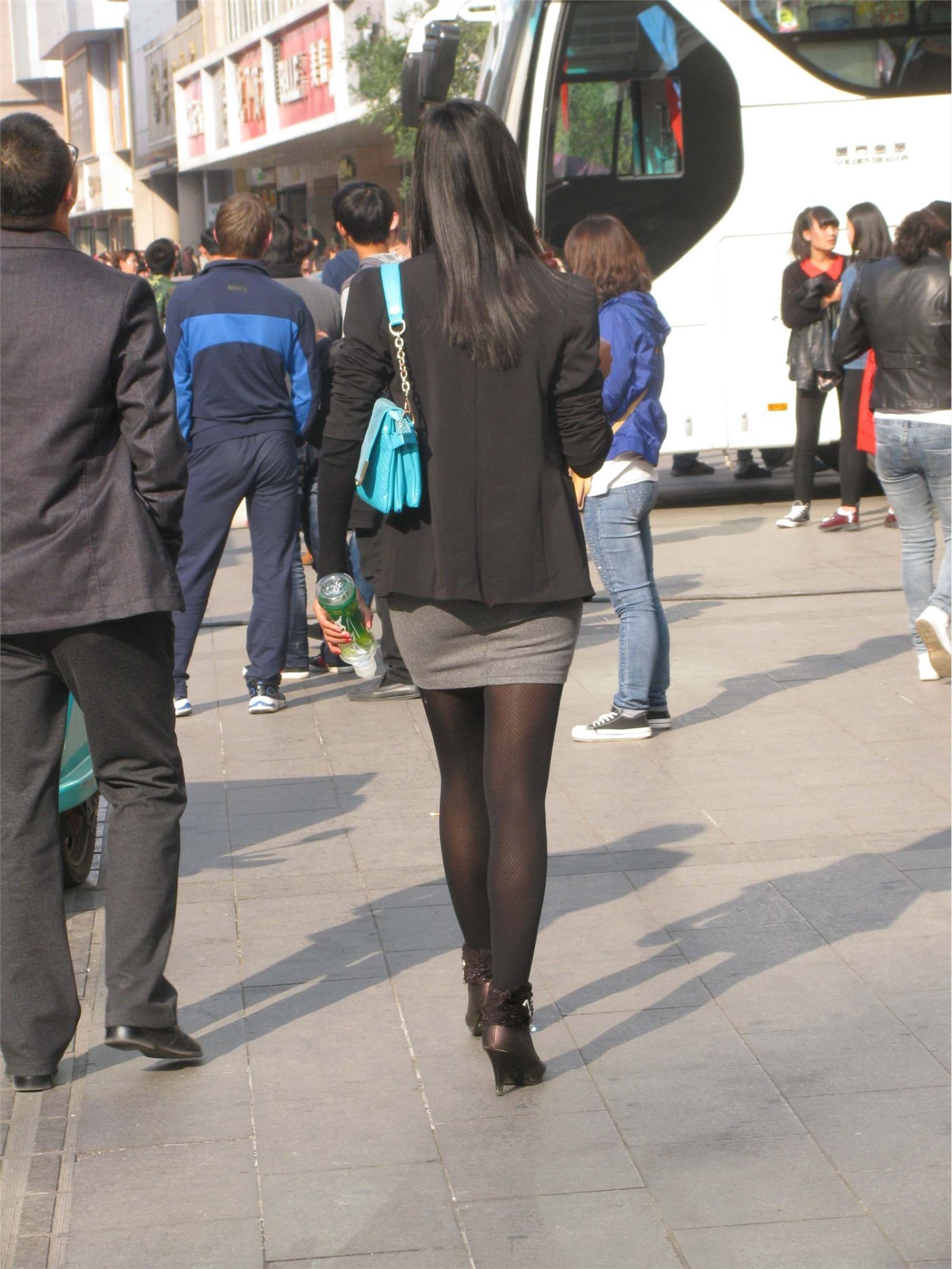 [outdoor Street Photo] meet long legged black silk beauty