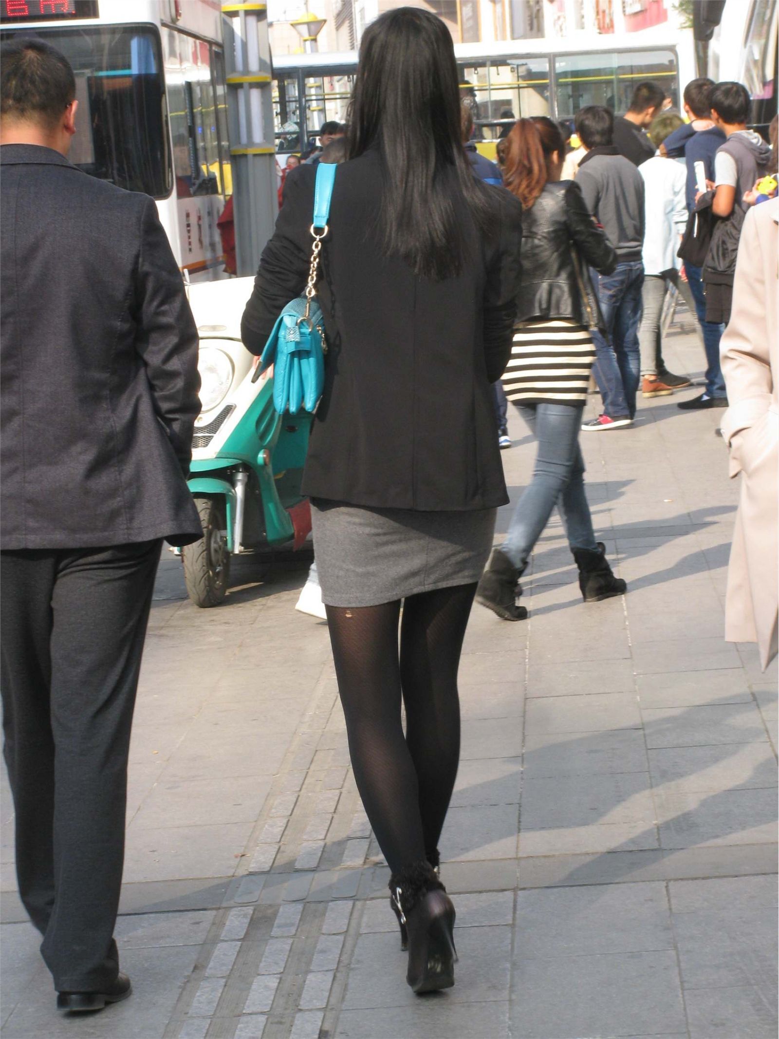 [outdoor Street Photo] meet long legged black silk beauty