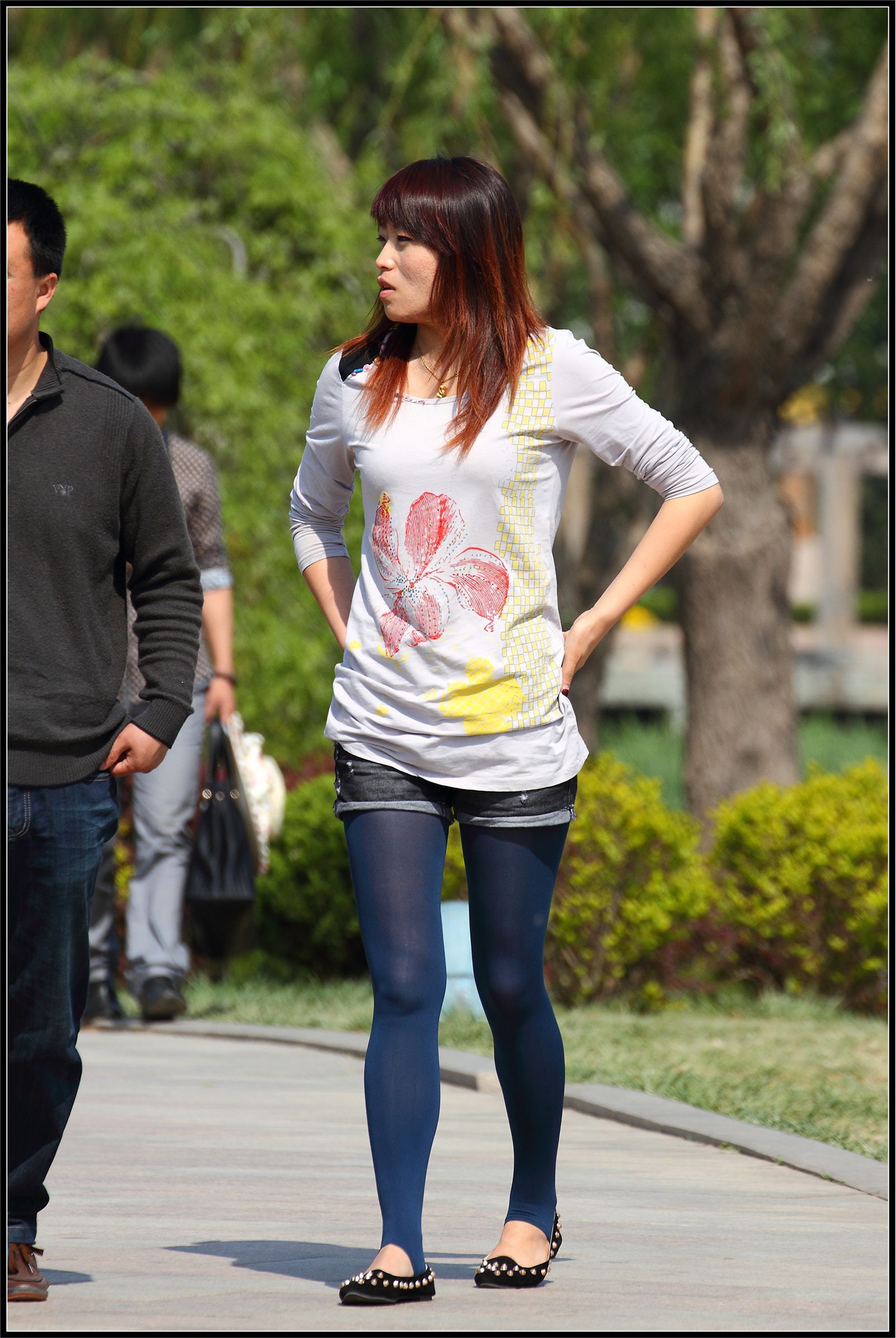 [outdoor Street Photo] 2013.10.13 dark blue Stockings Black Shorts girl