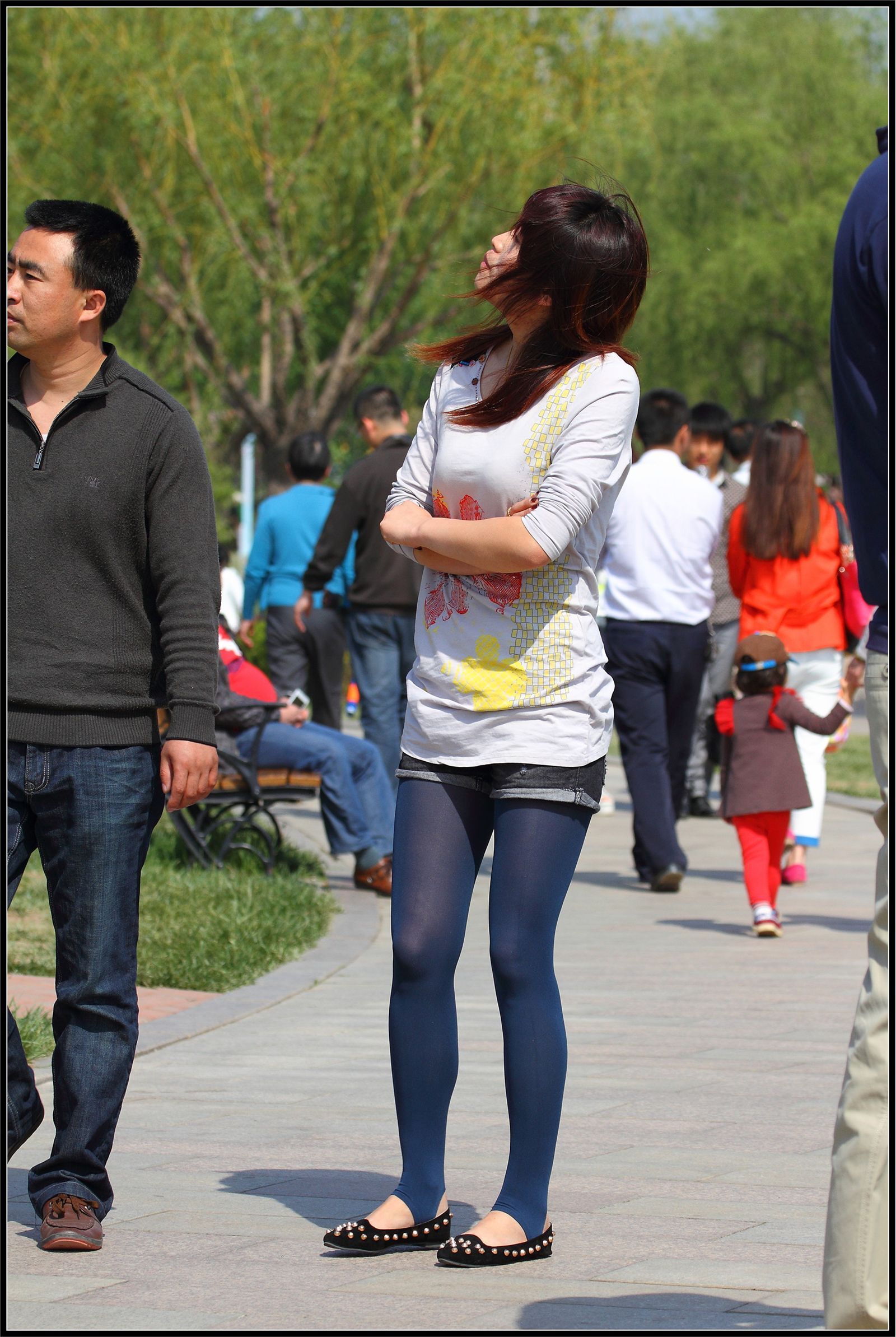 [outdoor Street Photo] 2013.10.13 dark blue Stockings Black Shorts girl