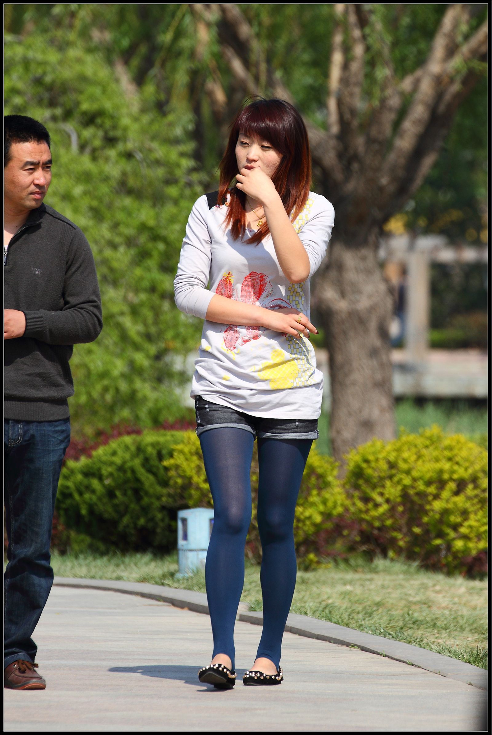 [outdoor Street Photo] 2013.10.13 dark blue Stockings Black Shorts girl