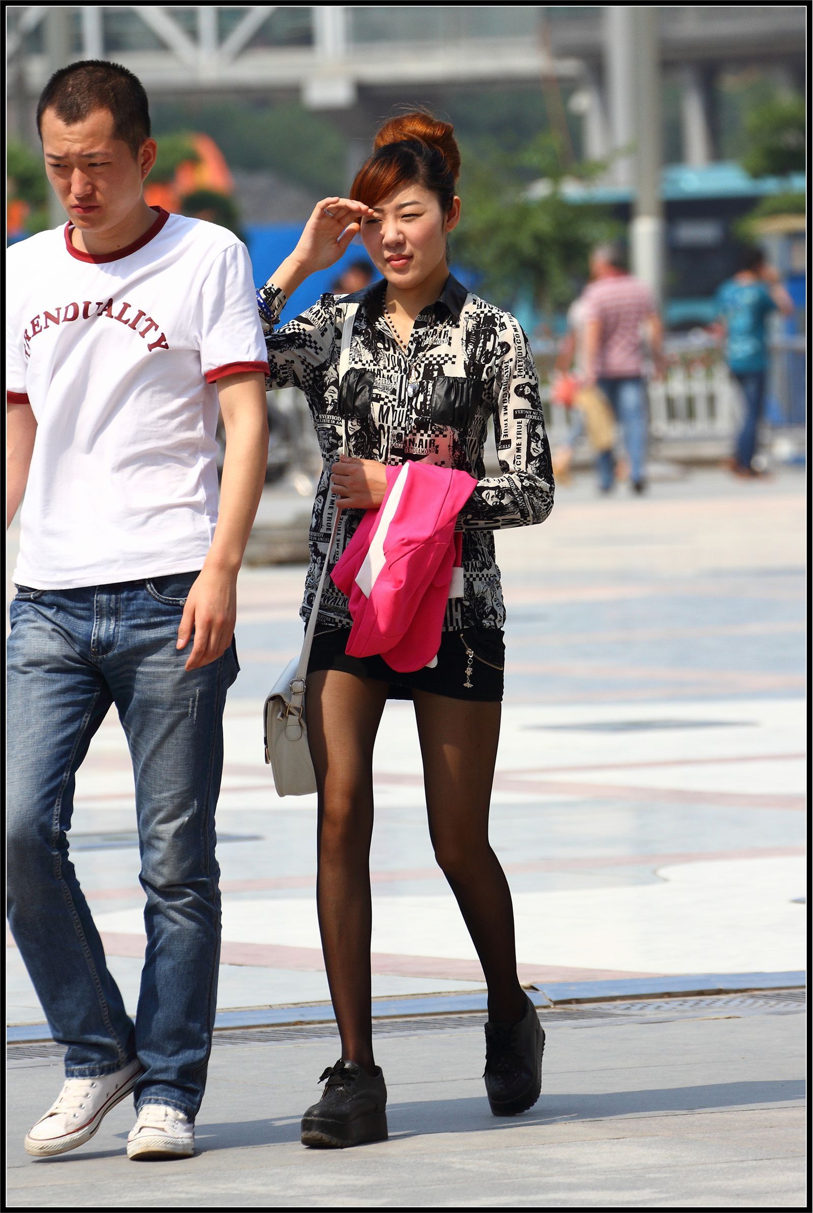 [outdoor Street Photo] 2013.11.26 white Satchel Black Skirt Black Silk