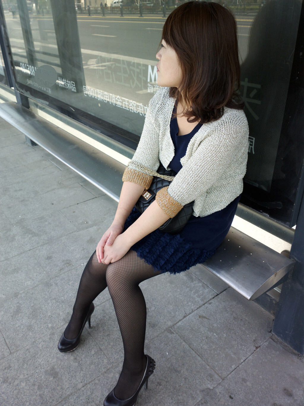 [outdoor Street Photo] waiting for a beautiful woman with black silk and high heels on September 15, 2013