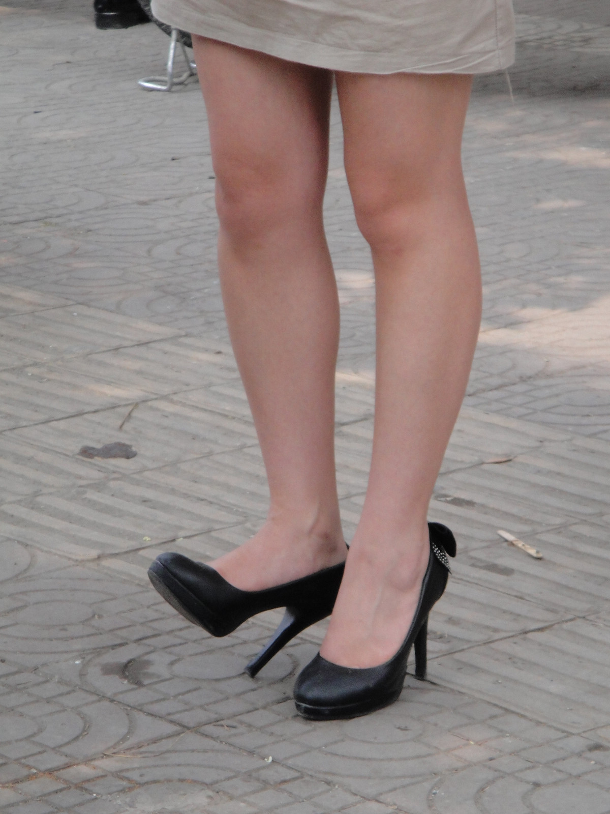 [户外街拍] 2013.09.16 短裙美腿黑色高跟