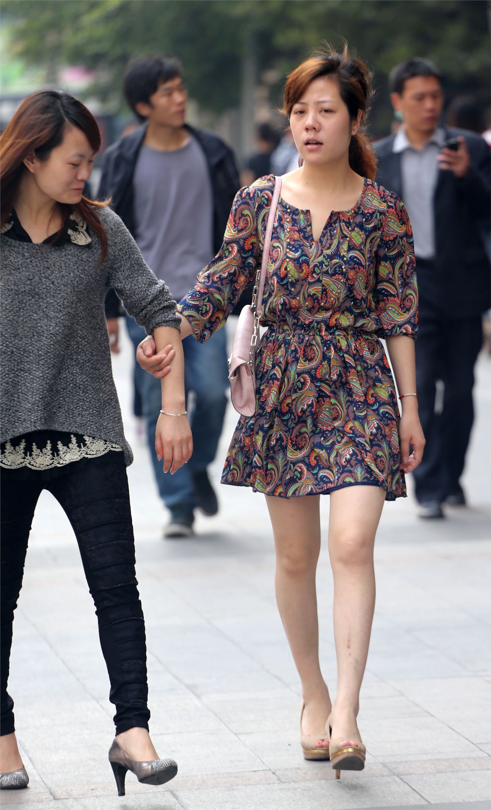 [outdoor Street Photo] 2013.10.03 two beautiful young girls