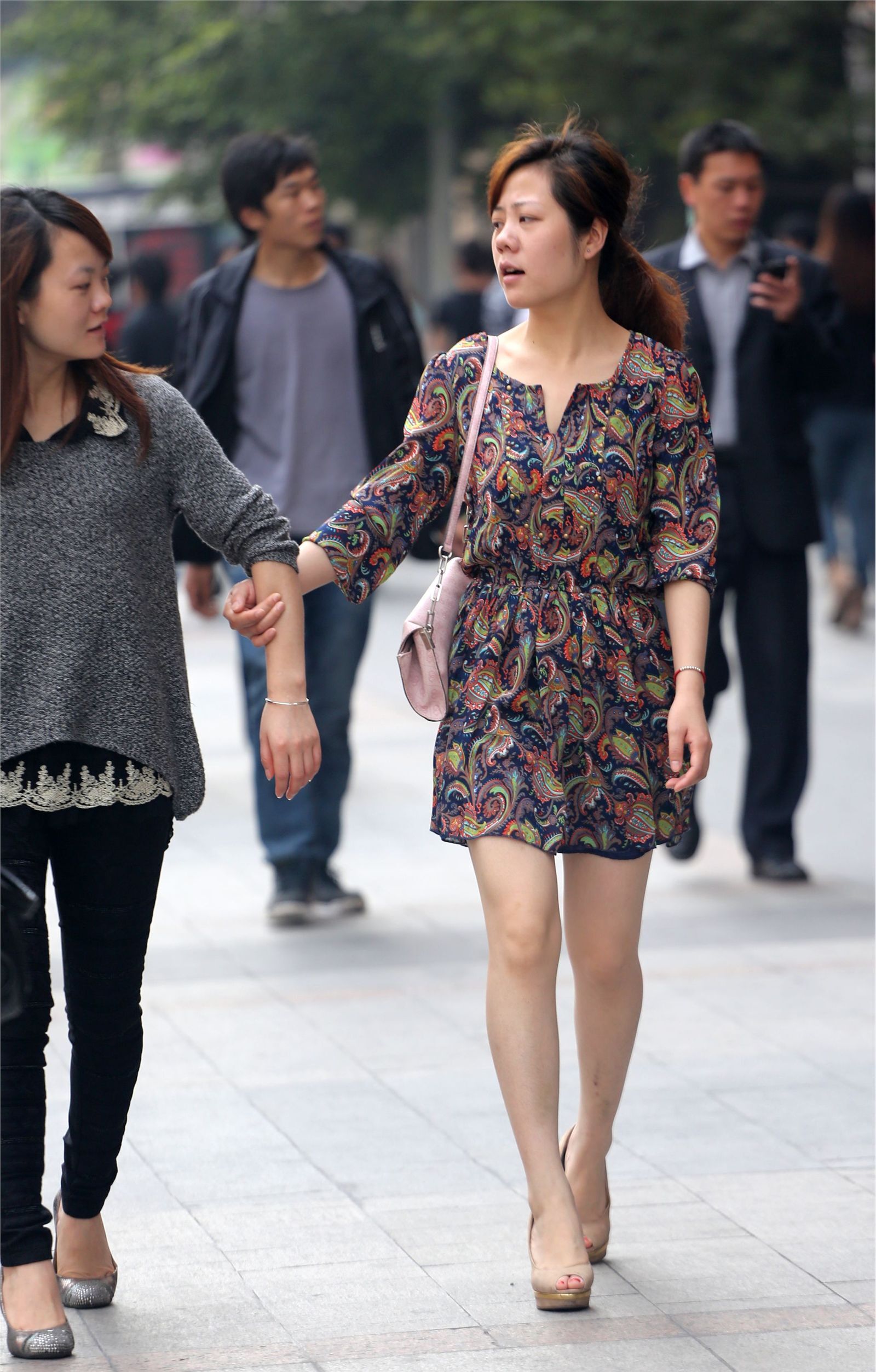 [outdoor Street Photo] 2013.10.03 two beautiful young girls