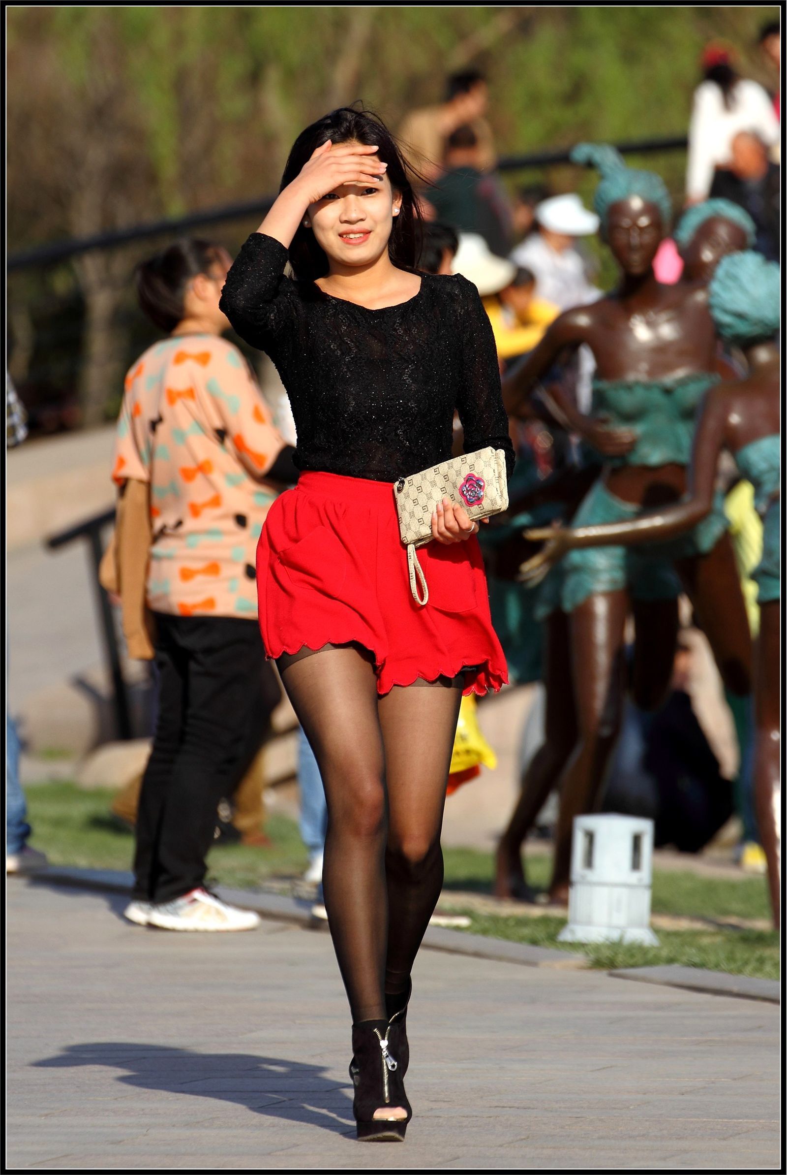 [outdoor Street Photo] beautiful Korean black silk girl Meiji on September 12, 2013