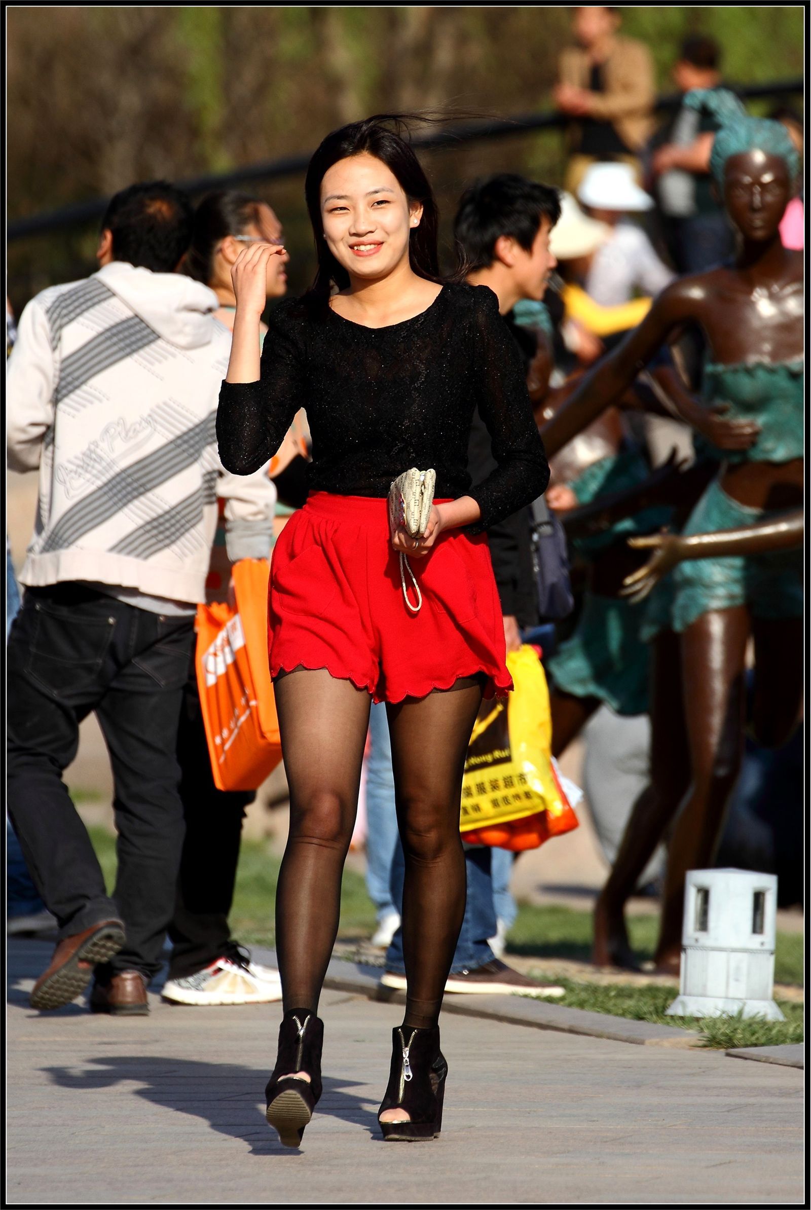 [outdoor Street Photo] beautiful Korean black silk girl Meiji on September 12, 2013