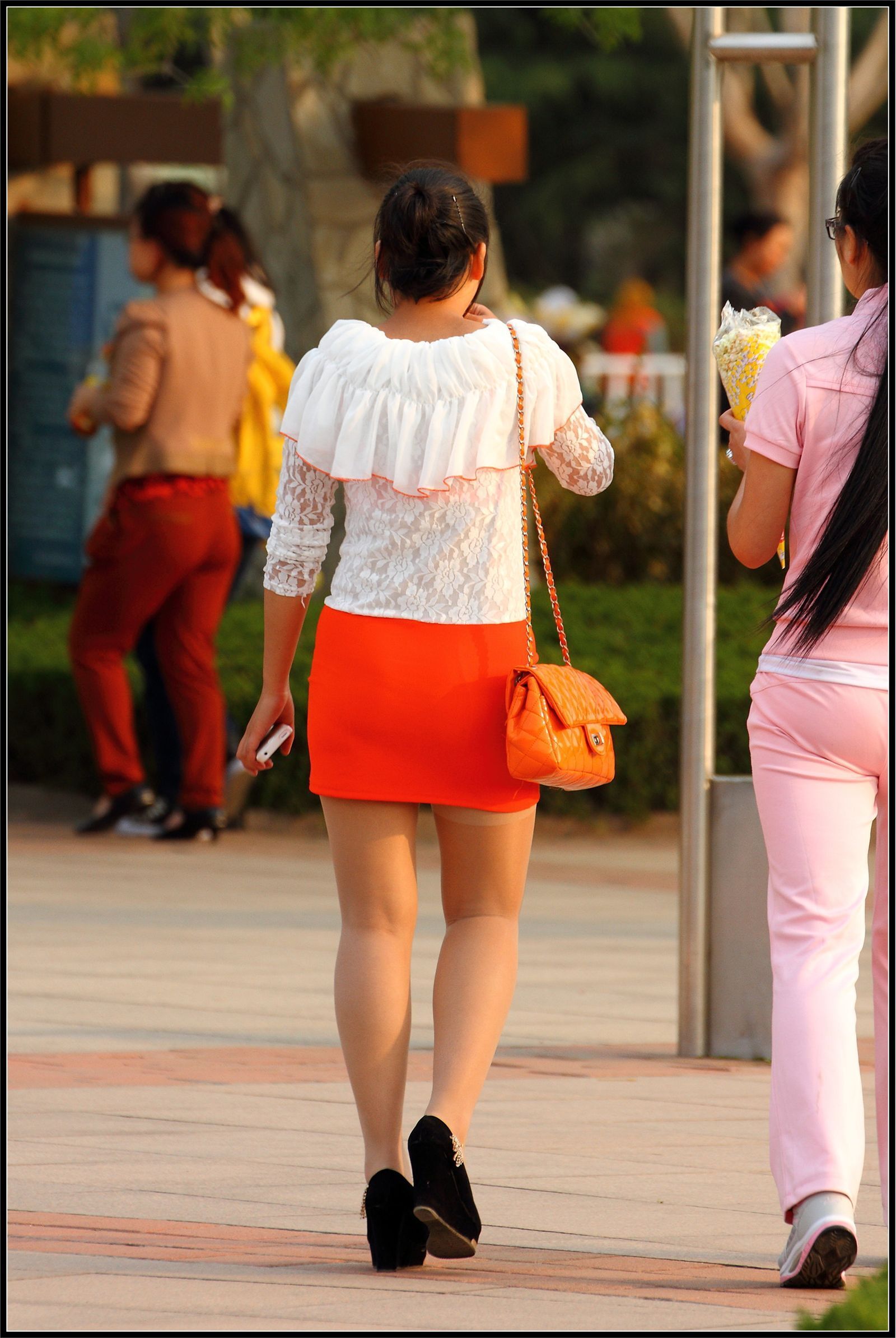 [outdoor Street Photo] 2013.09.25 orange and white dresses are so charming