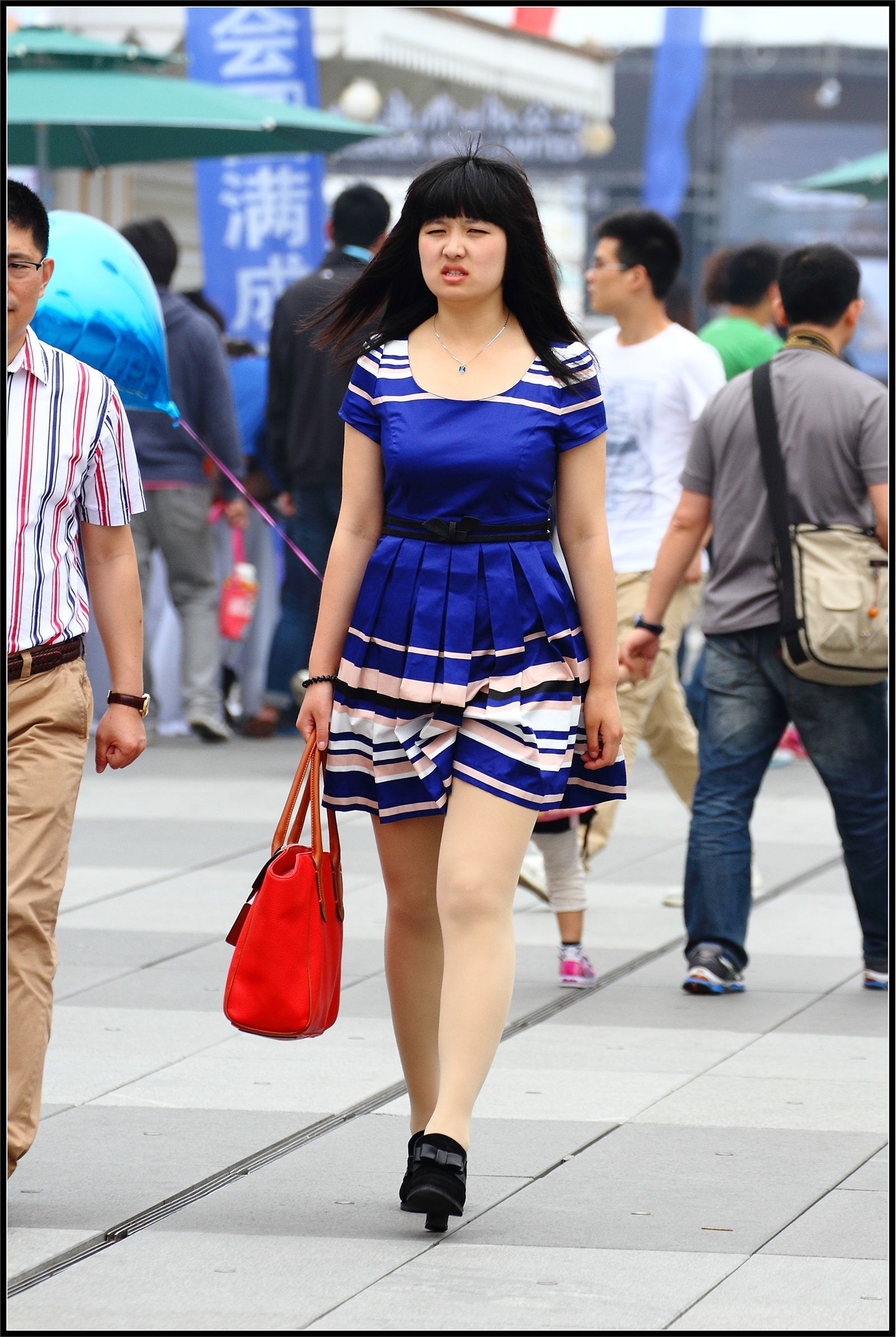 [outdoor Street Photo] 2013.11.03 Navy Blue short skirt shredded meat beauty