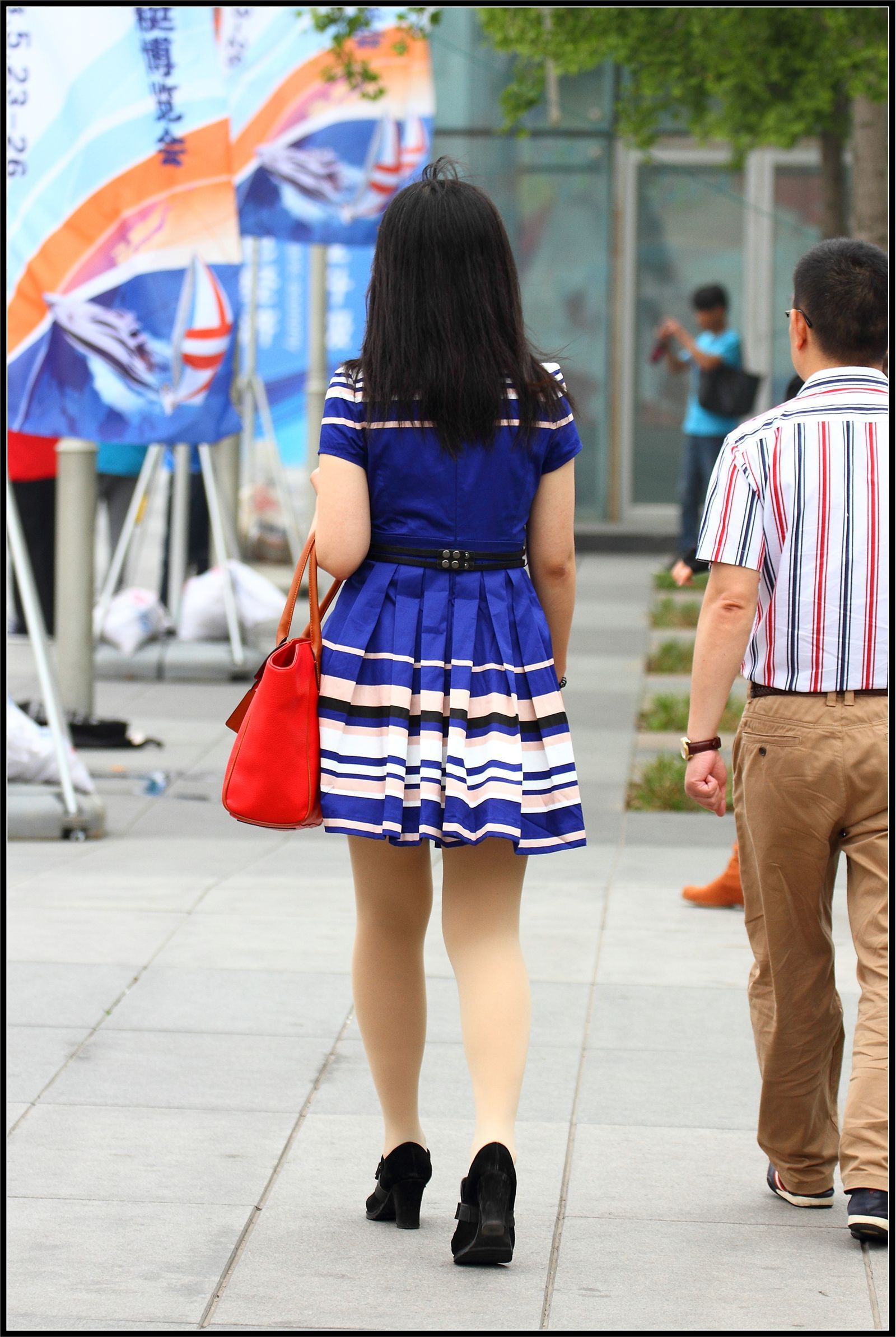 [outdoor Street Photo] 2013.11.03 Navy Blue short skirt shredded meat beauty