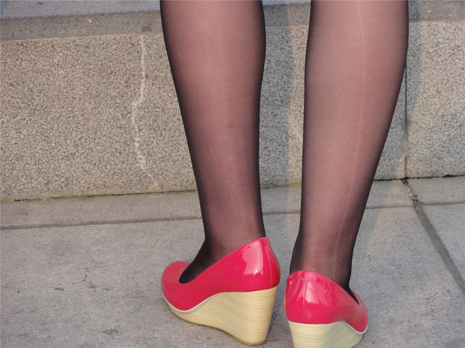 [outdoor Street Photo] 2013.09.06 Bund beauty black silk red shoes, thin stockings