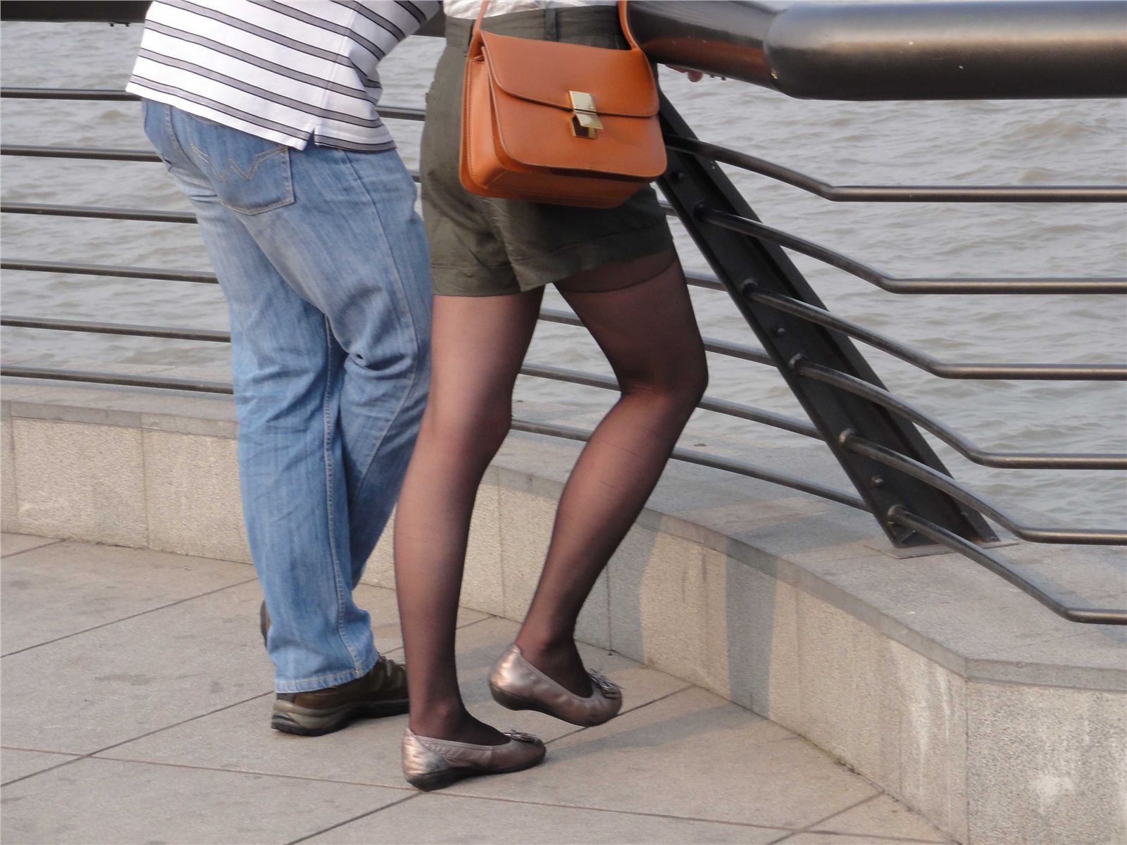 [outdoor Street Photo] 2013.09.06 Bund beauty black silk red shoes, thin stockings