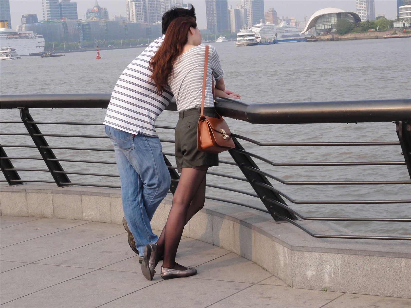 [outdoor Street Photo] 2013.09.06 Bund beauty black silk red shoes, thin stockings