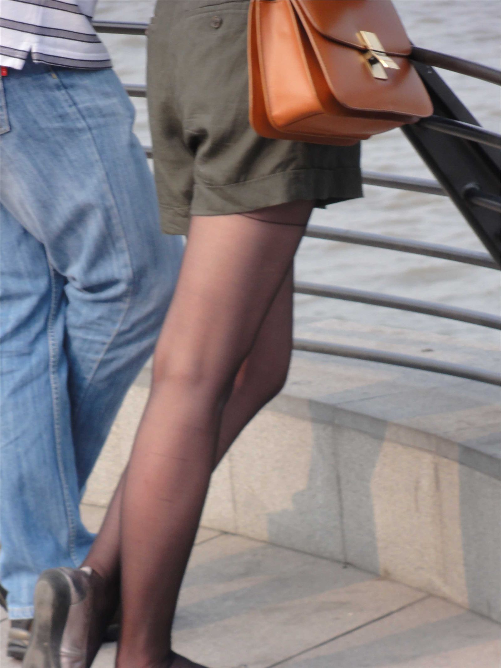 [outdoor Street Photo] 2013.09.06 Bund beauty black silk red shoes, thin stockings