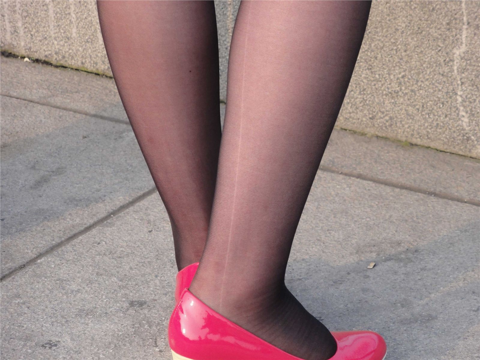 [outdoor Street Photo] 2013.09.06 Bund beauty black silk red shoes, thin stockings