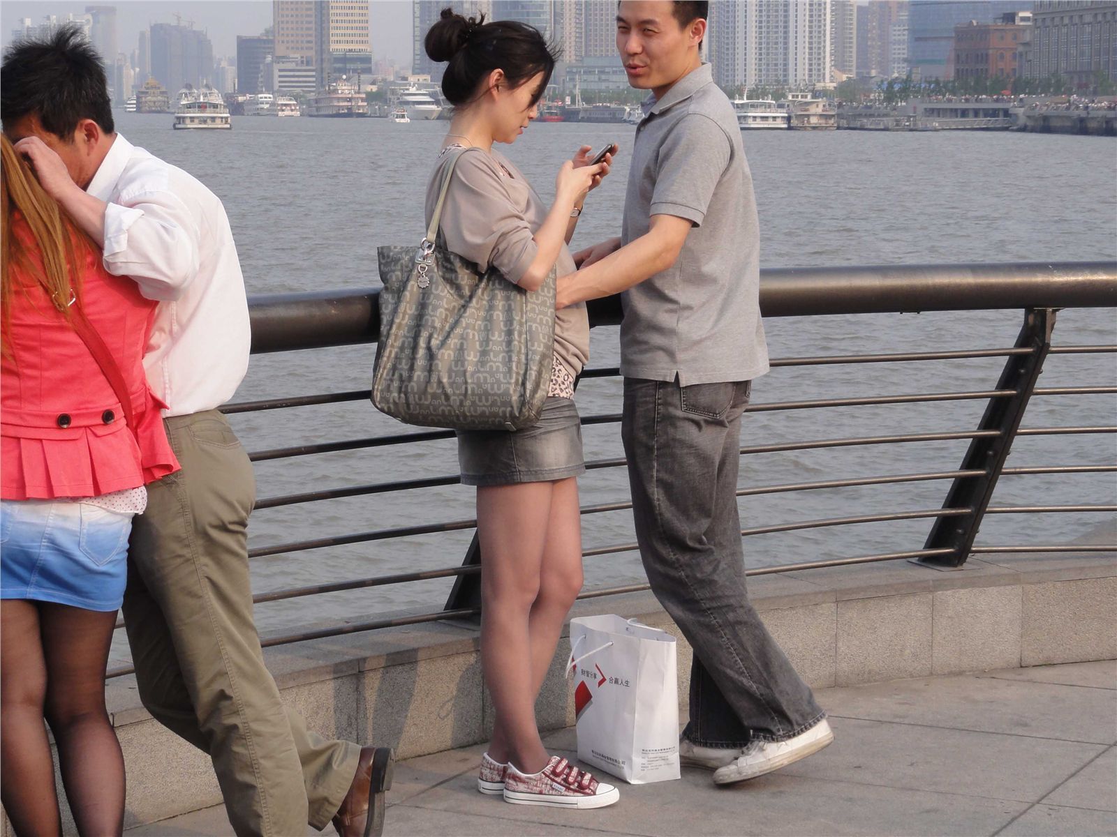 [outdoor Street Photo] 2013.09.07 Bund beauty pattern black silk grey stockings