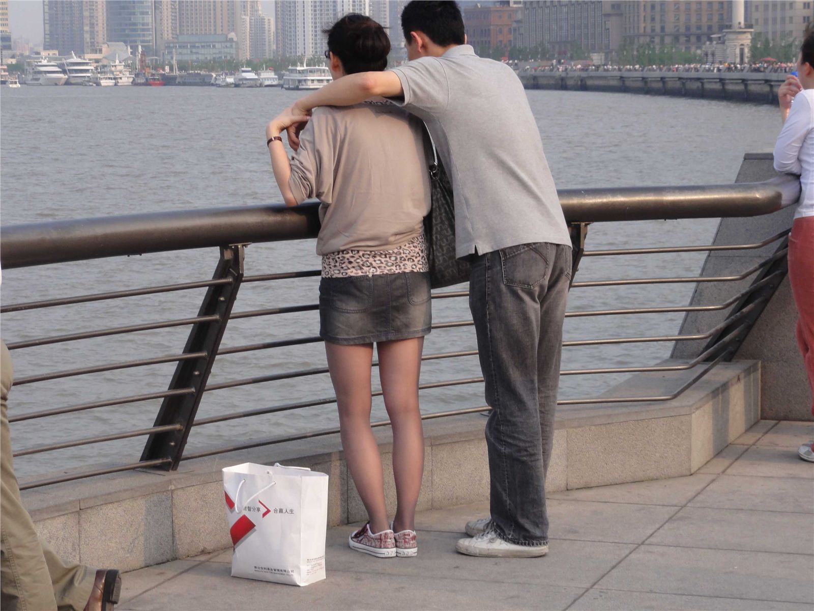 [outdoor Street Photo] 2013.09.07 Bund beauty pattern black silk grey stockings