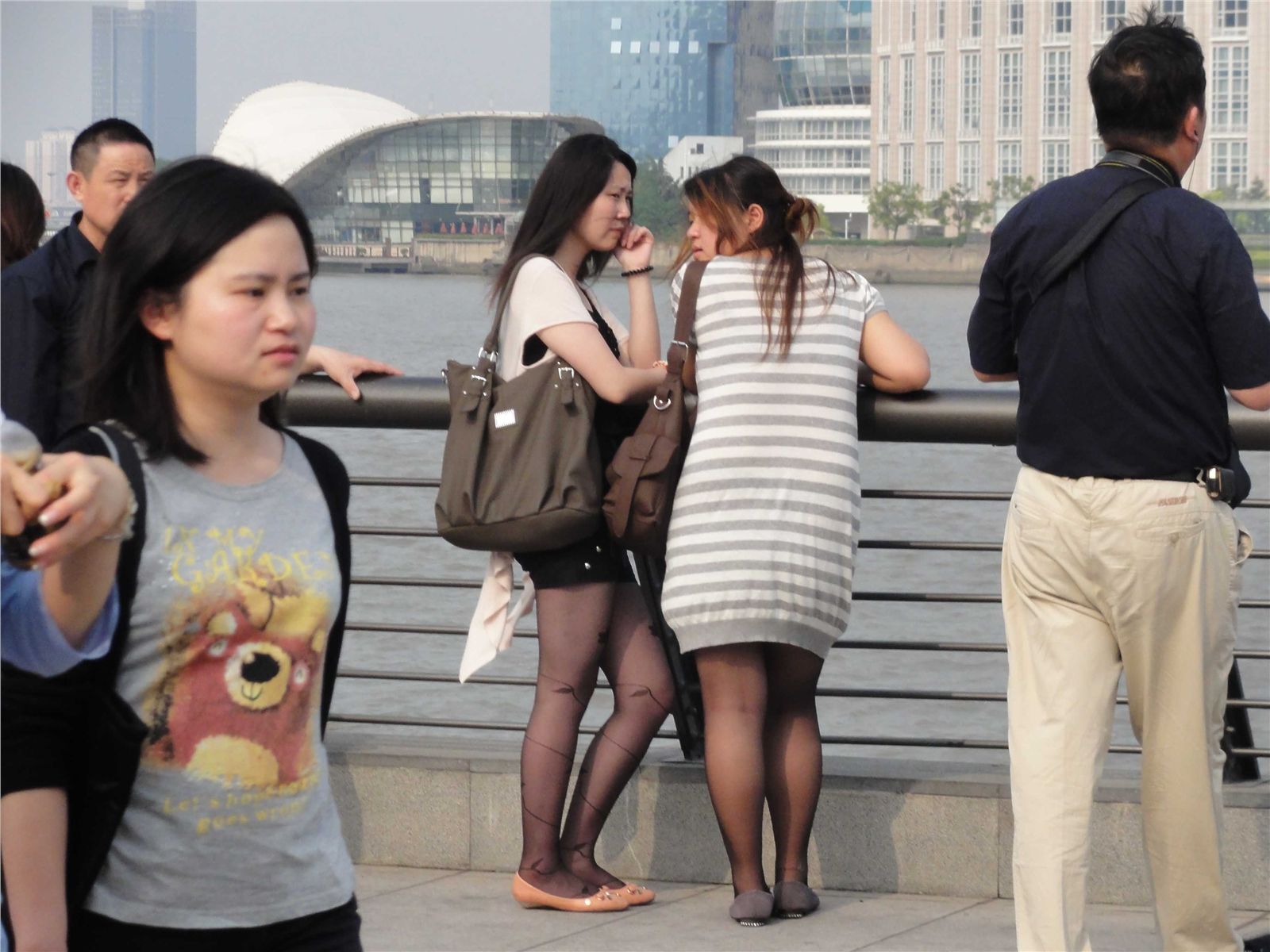 [outdoor Street Photo] 2013.09.07 Bund beauty pattern black silk grey stockings