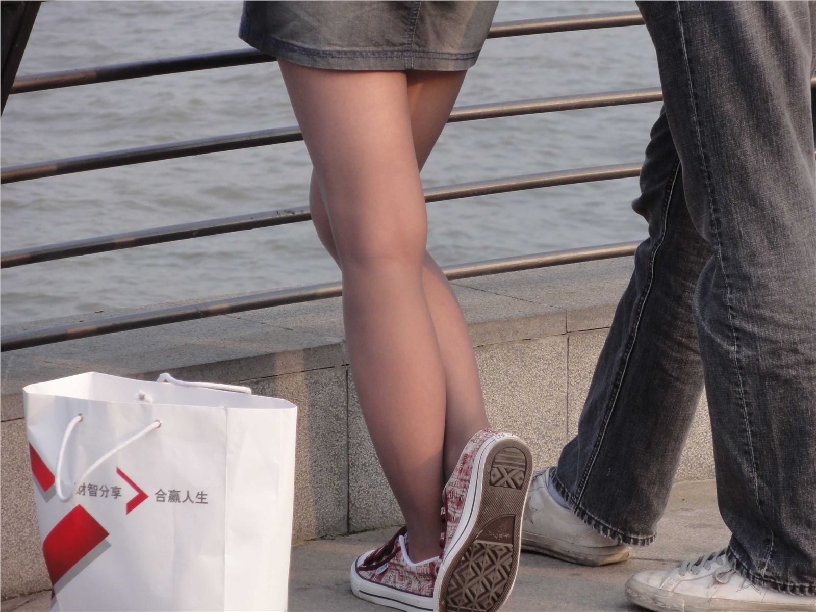 [outdoor Street Photo] 2013.09.07 Bund beauty pattern black silk grey stockings