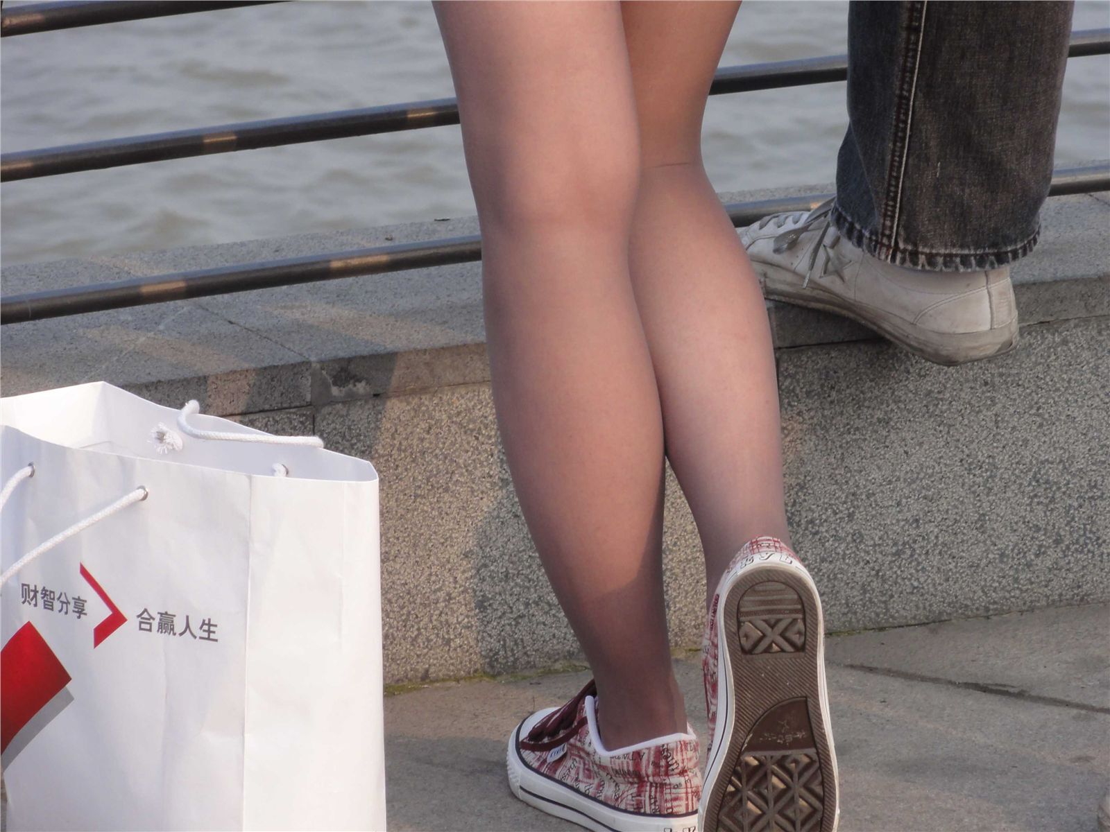 [outdoor Street Photo] 2013.09.07 Bund beauty pattern black silk grey stockings