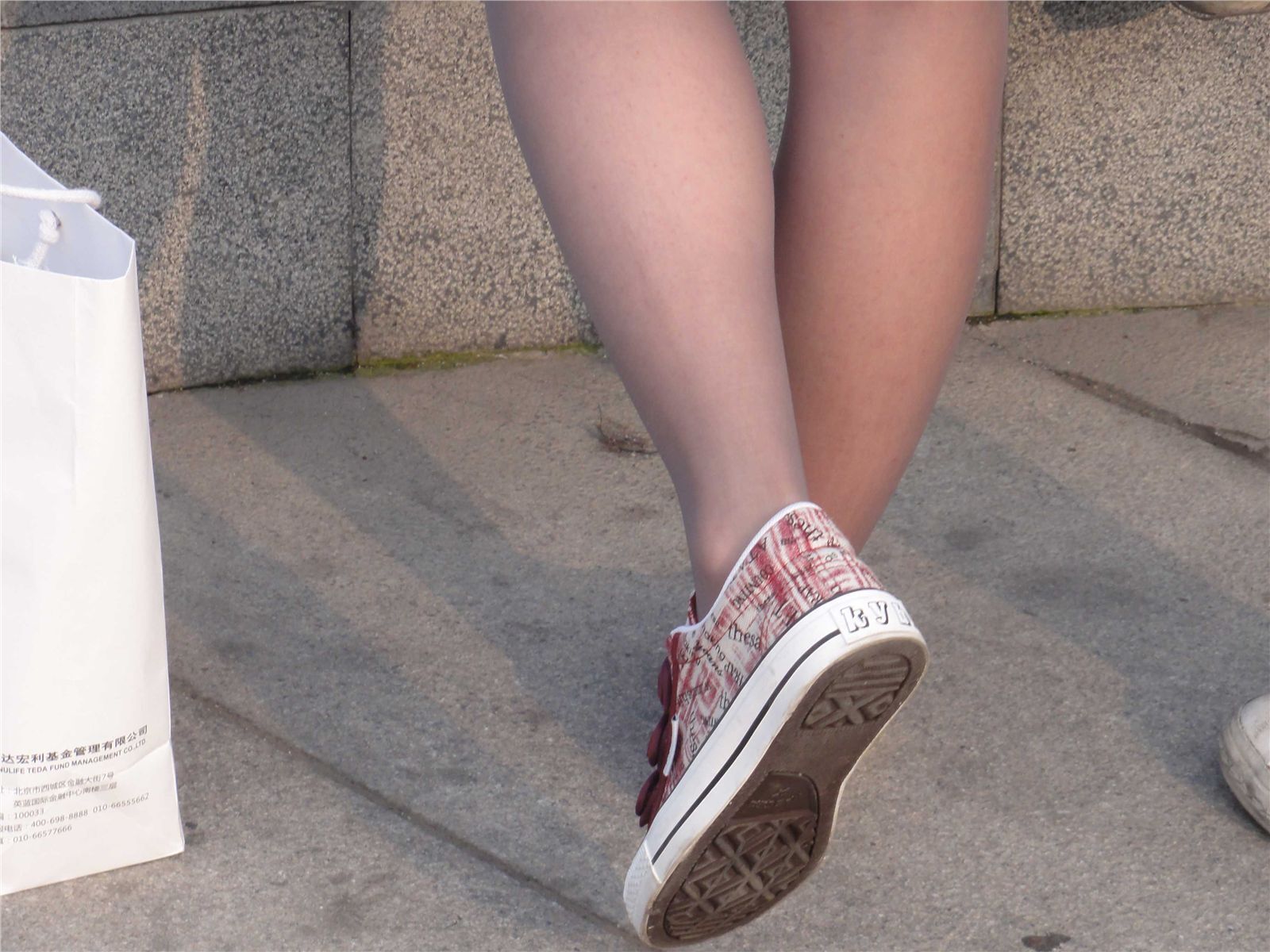 [outdoor Street Photo] 2013.09.07 Bund beauty pattern black silk grey stockings