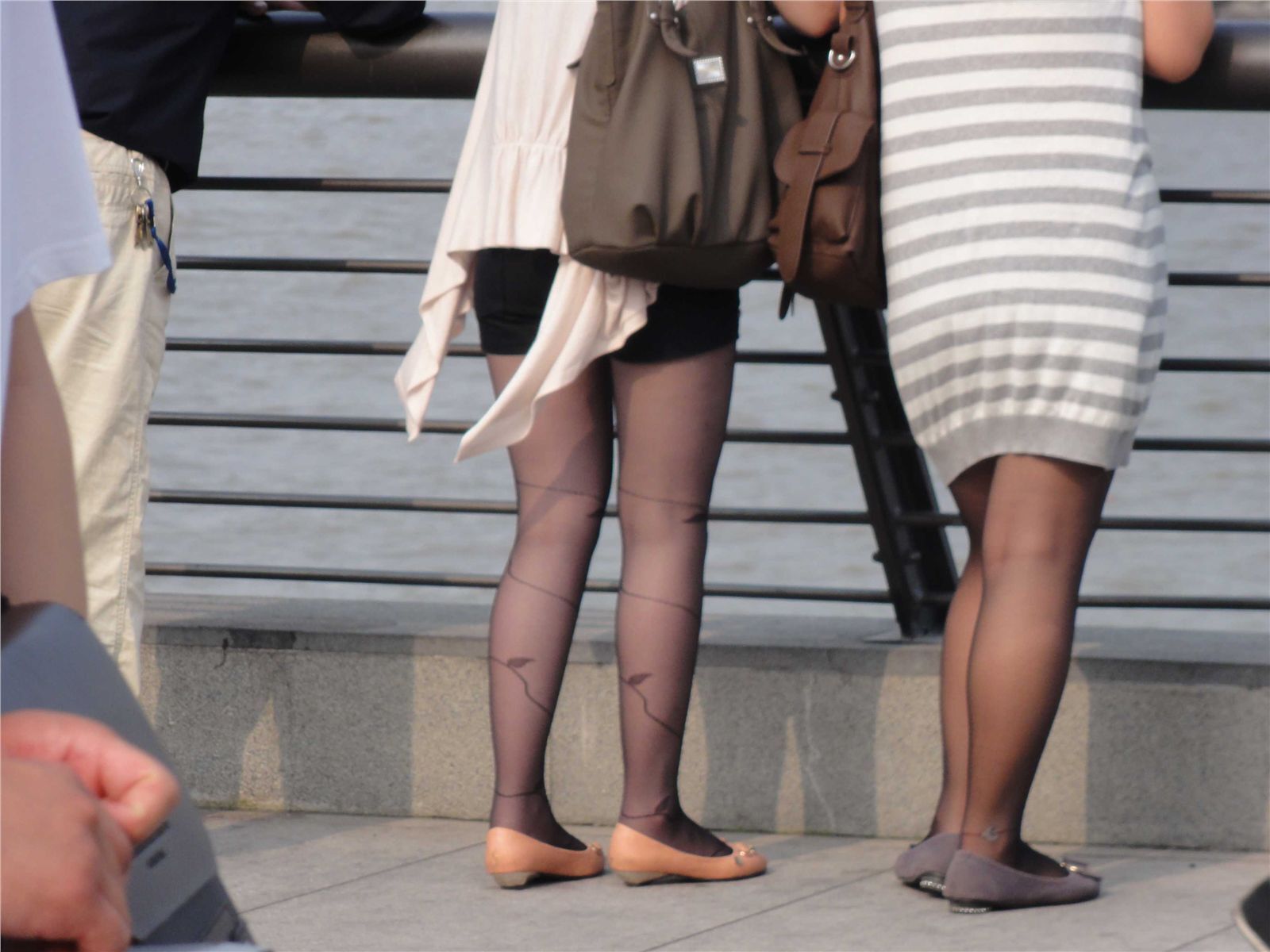 [outdoor Street Photo] 2013.09.07 Bund beauty pattern black silk grey stockings