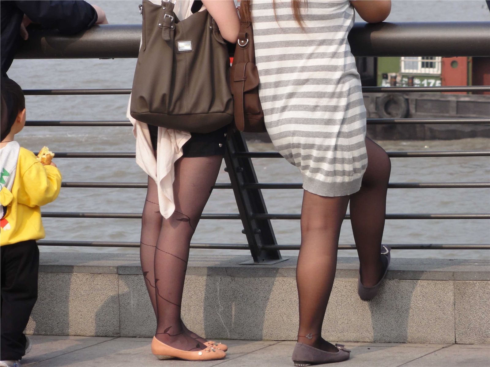 [outdoor Street Photo] 2013.09.07 Bund beauty pattern black silk grey stockings