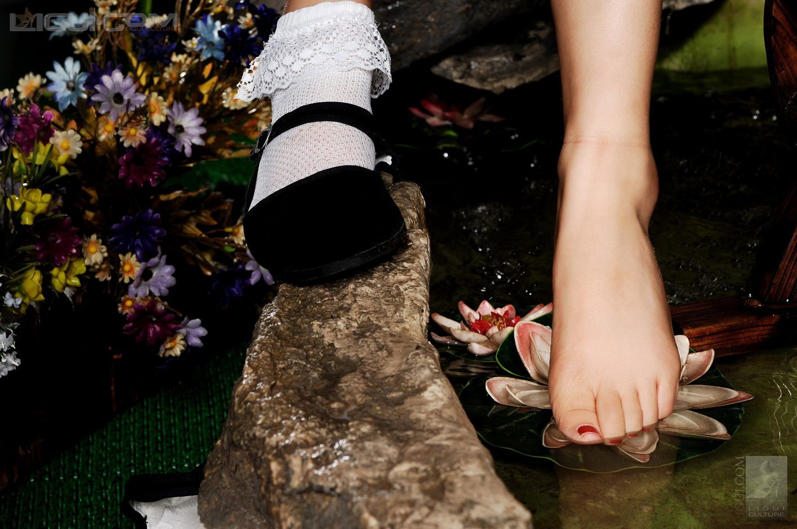 [ligui] beautiful and beautiful silk stockings, exotic scenery, beautiful foot