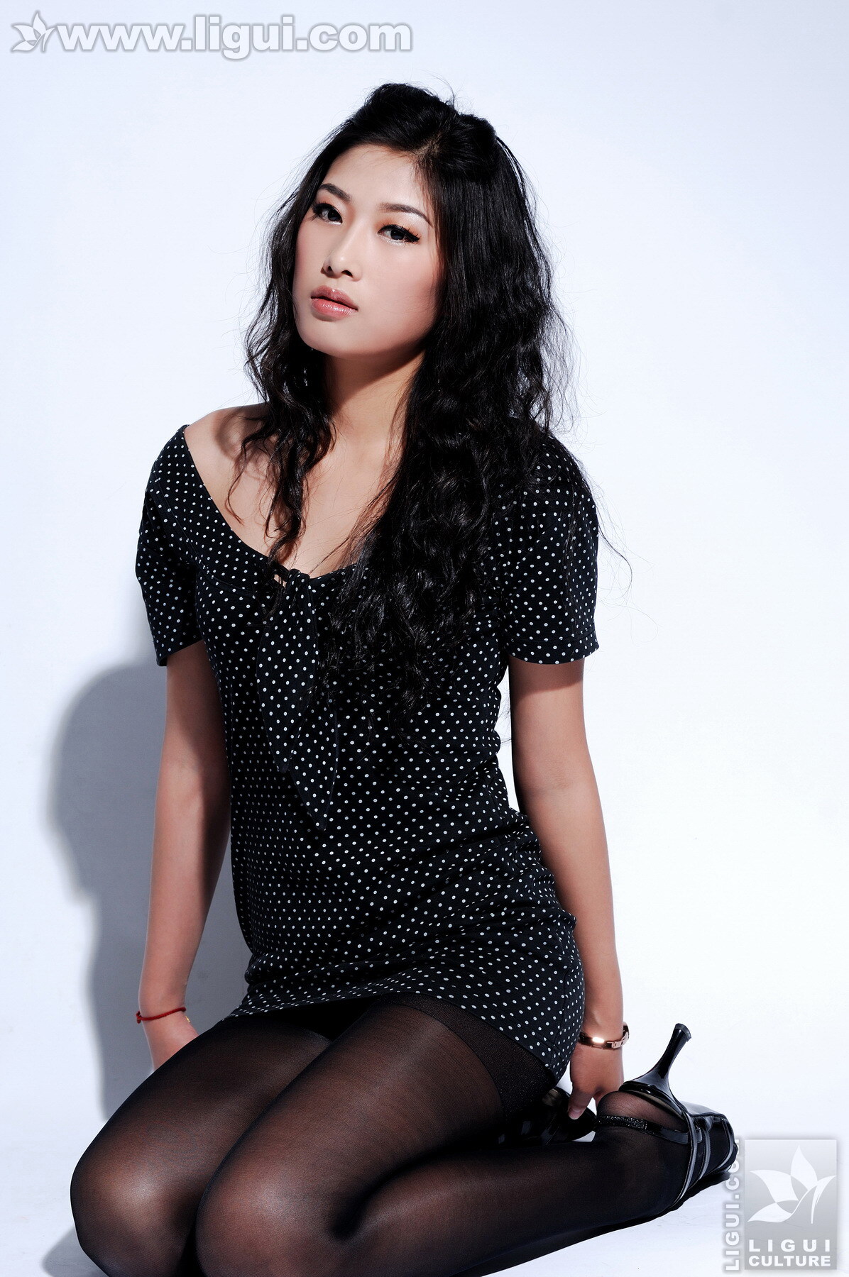 Li cabinet Li Gui black silk beauty new beauty model Wang Yu silk stockings beauty model